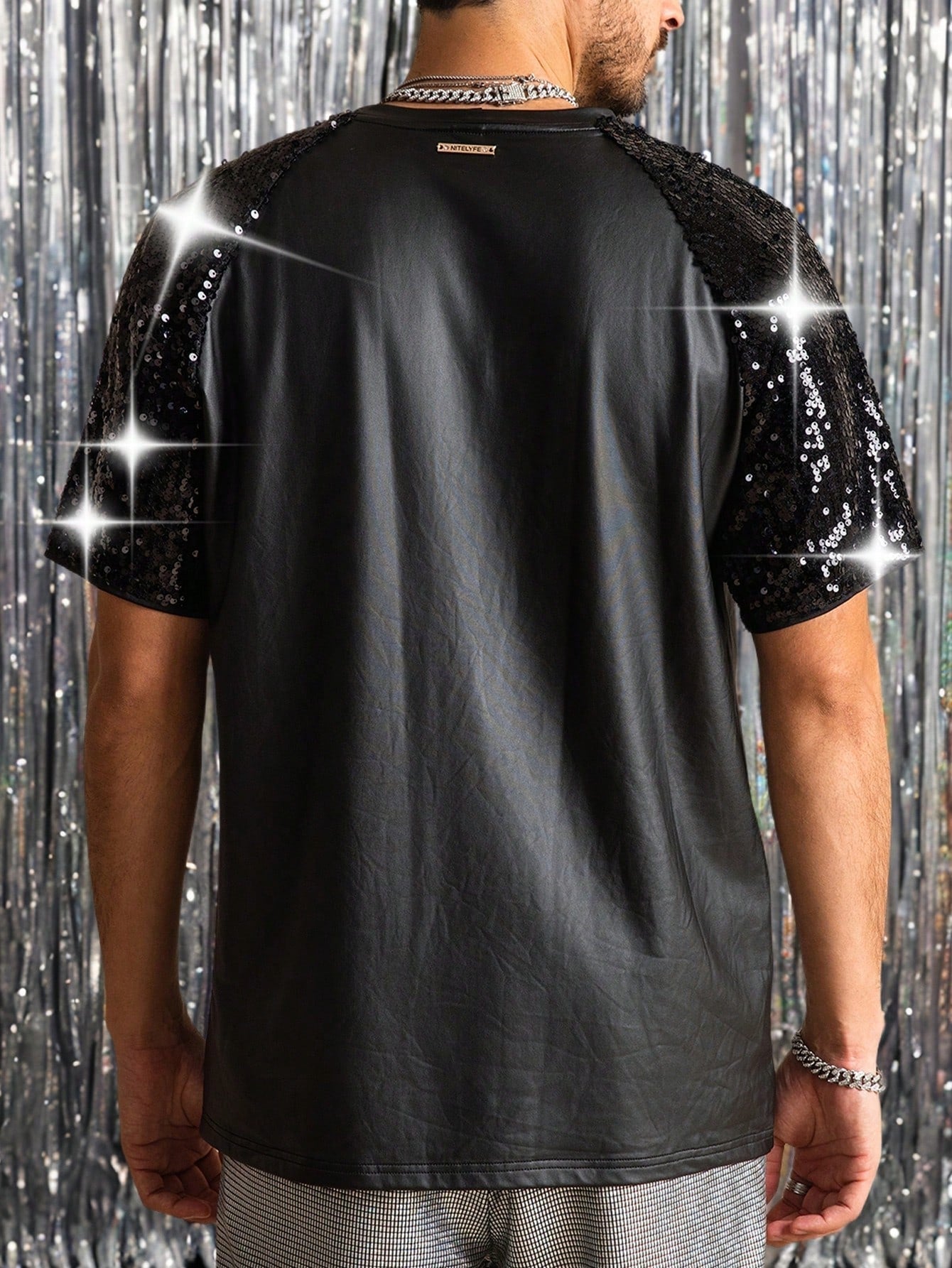 Camiseta Masculina Slim Mangas Paetê Couro Sintético Camiseta Masculina Slim Mangas Paetê Couro Sintético