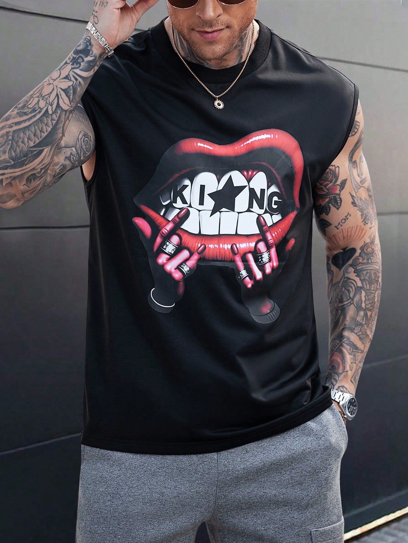 Camiseta Regata Masculina Casual Estampa De Lábios Gestos Camiseta Regata Masculina Casual Estampa De Lábios Gestos