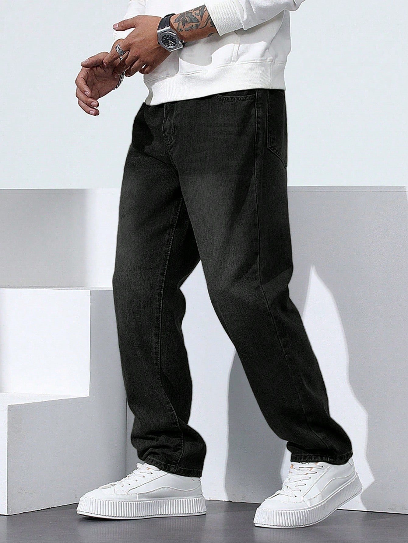 Calça Masculina Jeans Reta Com Caimento Solto E Bolsos Funcionais Preto / PP Calça Masculina Jeans Reta Com Caimento