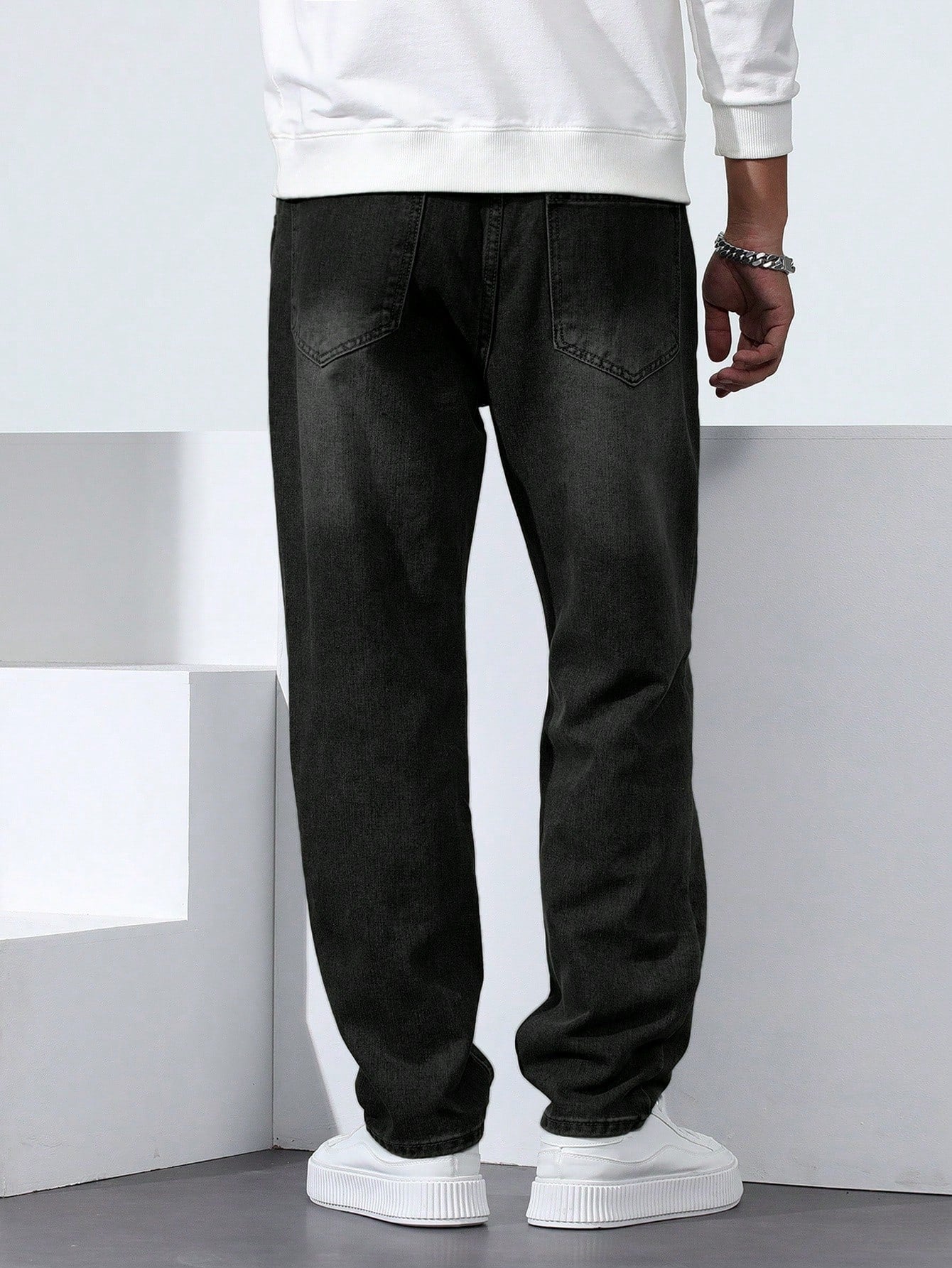 Calça Masculina Jeans Reta Com Caimento Solto E Bolsos Funcionais Calça Masculina Jeans Reta Com Caimento Solto E