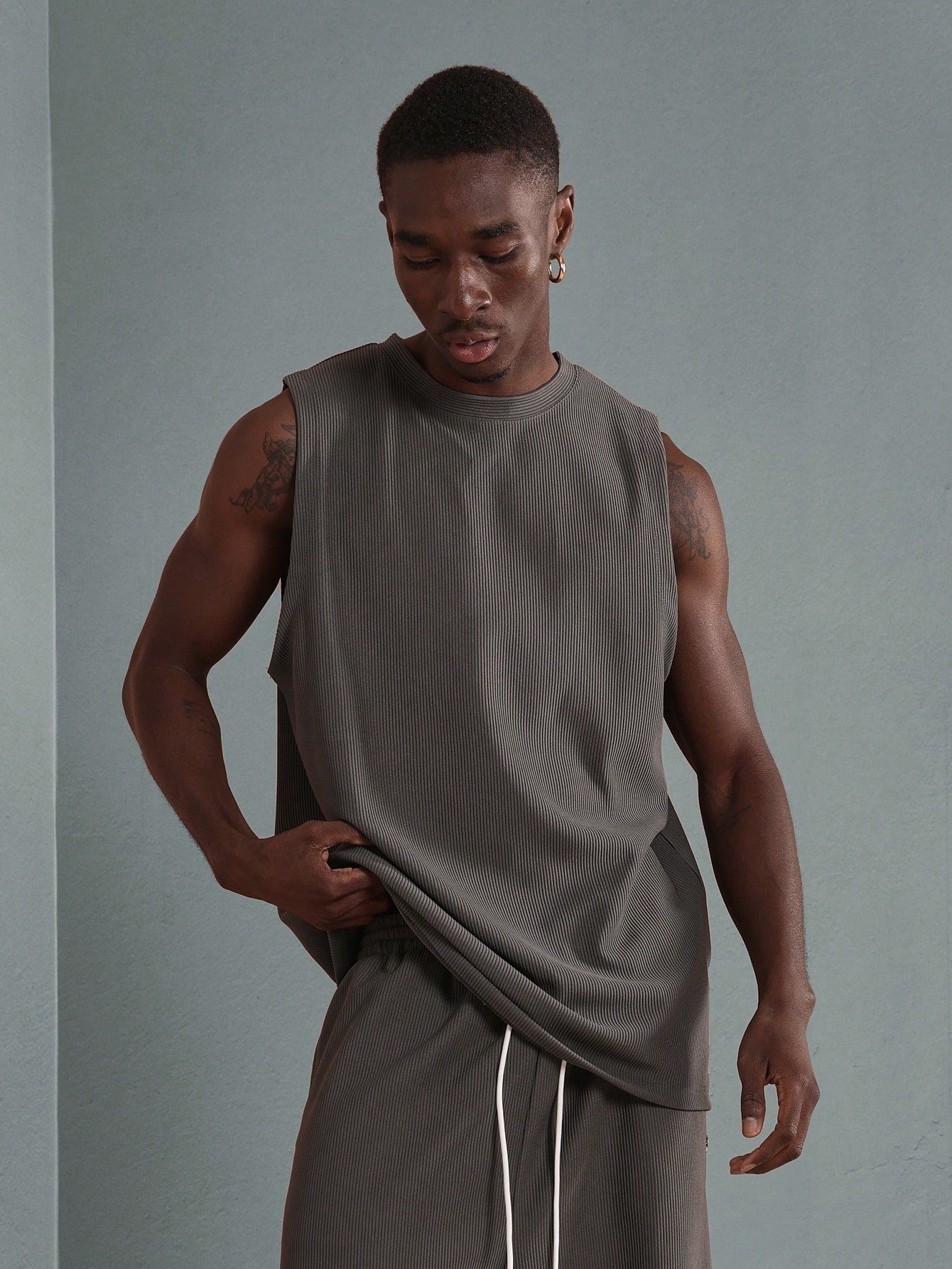 Conjunto Masculino Regata Canelada E Calça Jogger Drop Crotch Conjunto Masculino Regata Canelada E Calça Jogger Drop