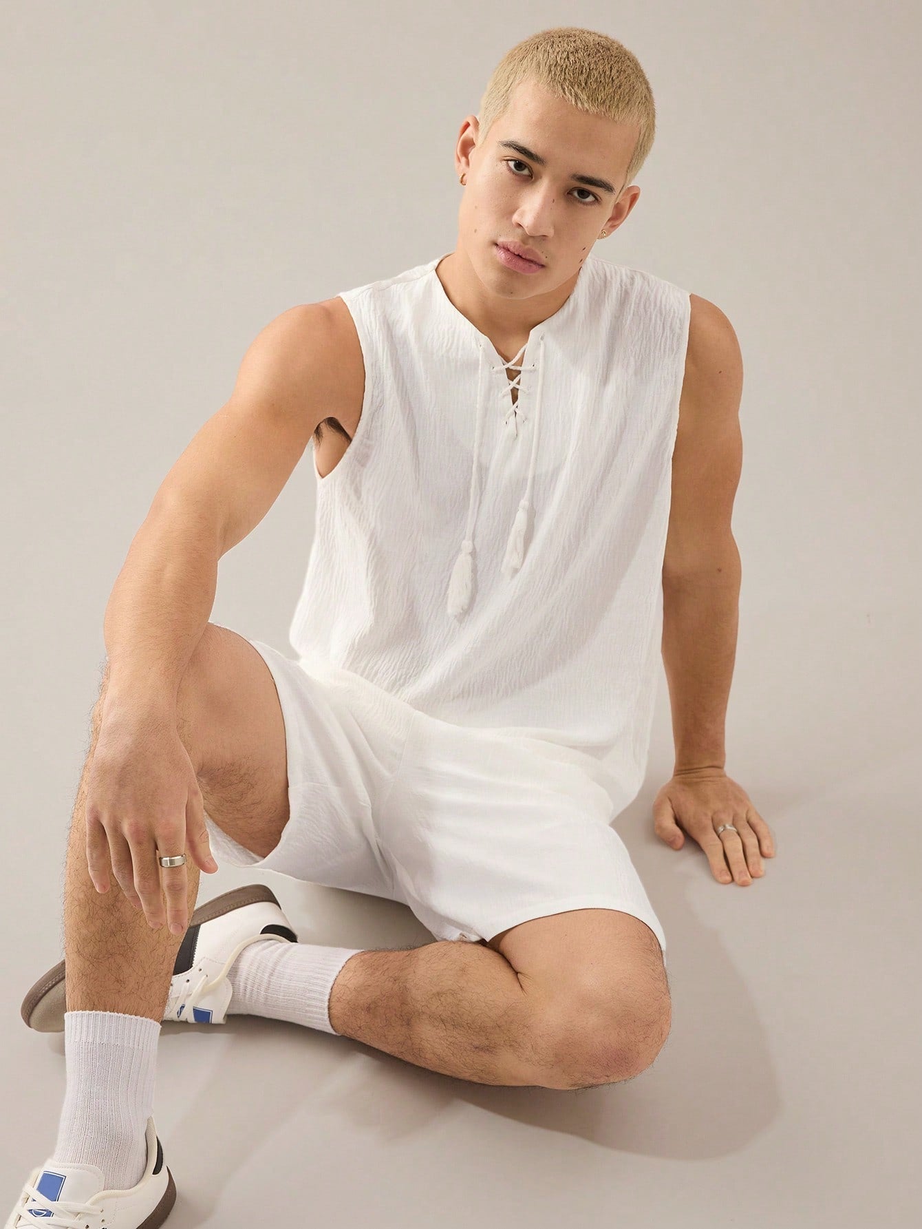 Conjunto Masculino Regata Solta Em Tecido E Shorts Cós Elástico Branco / PP Conjunto Masculino Regata Solta Em Tecido E