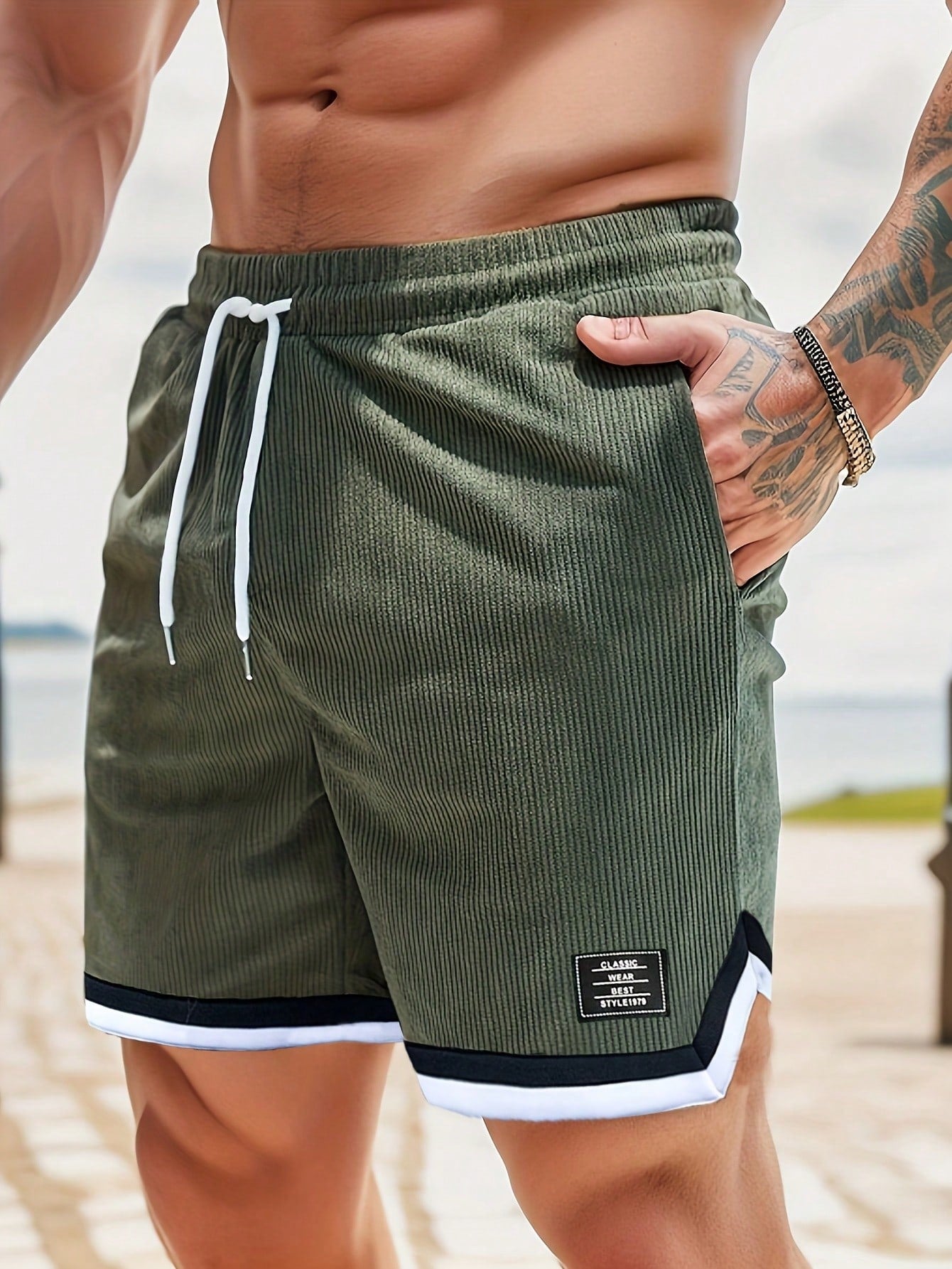 Shorts Masculino Em Veludo Cotelê Com Detalhes Contrastantes Verde Militar / PP Shorts Masculino Em Veludo Cotelê Com