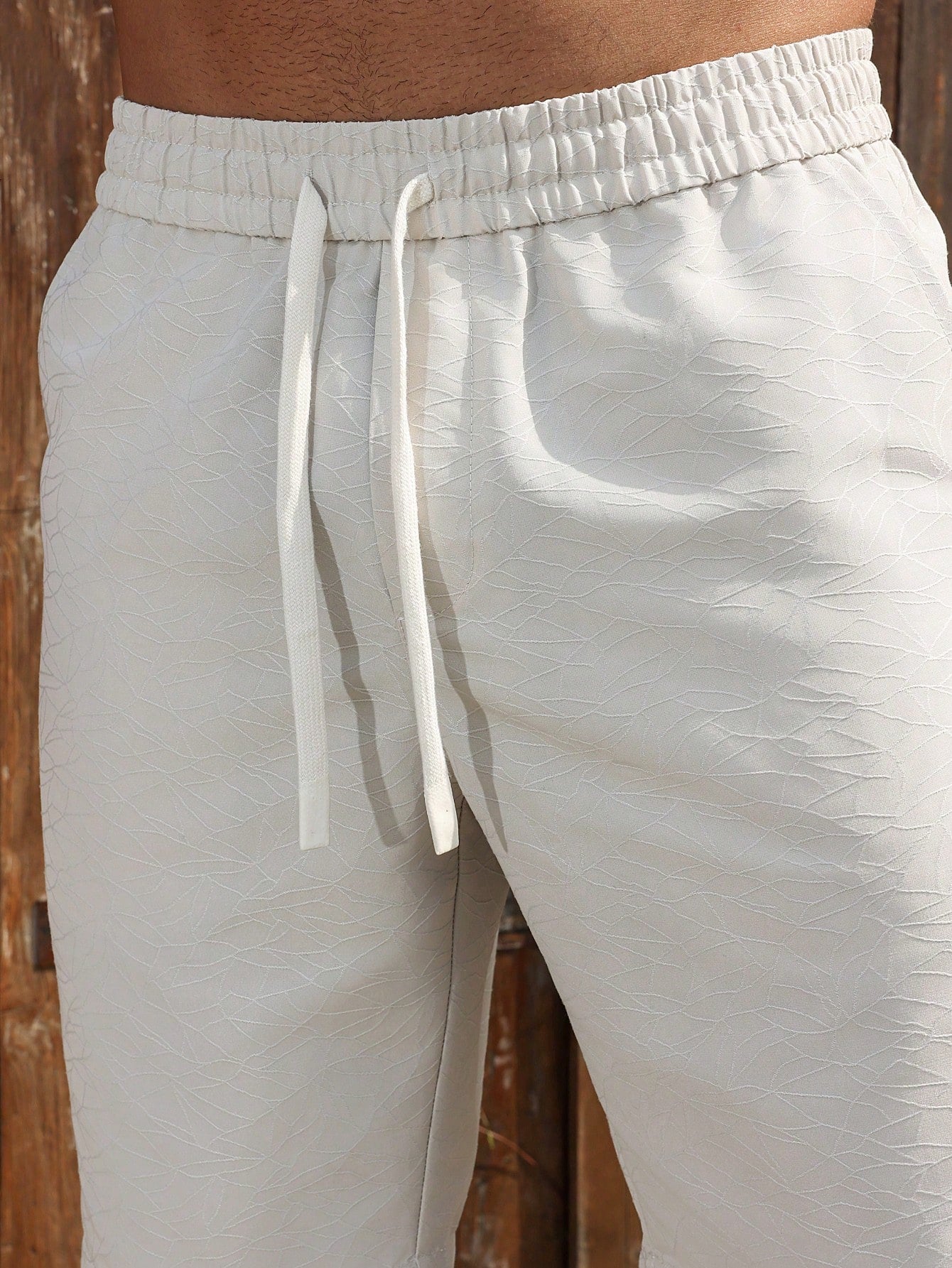 Shorts Masculino Casual Com Textura Geométrica E Cós Ajustável Shorts Masculino Casual Com Textura Geométrica E Cós