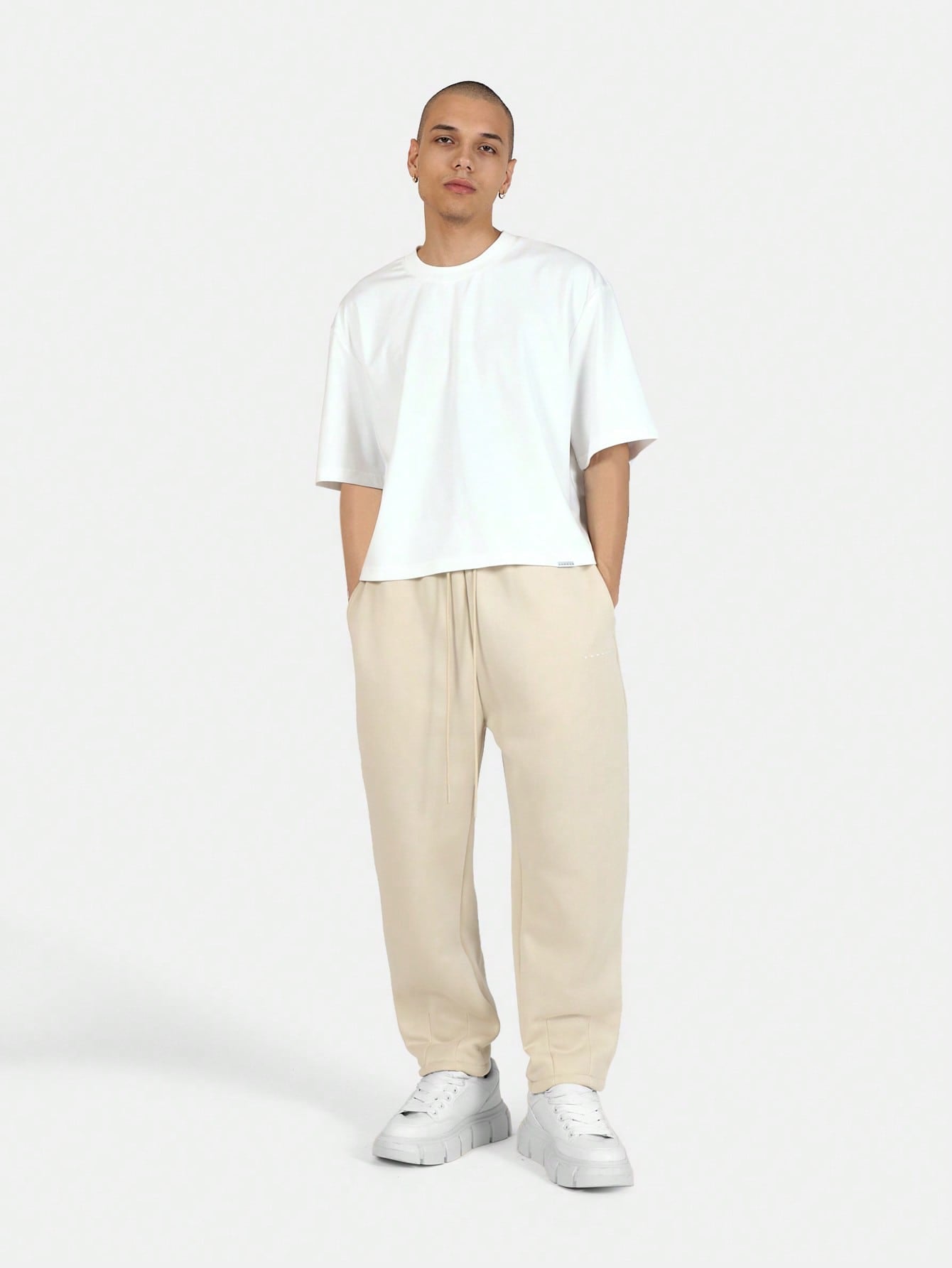 Calça Masculina Jogger Básica Com Cós Ajustável E Conforto Calça Masculina Jogger Básica Com Cós Ajustável E Conforto