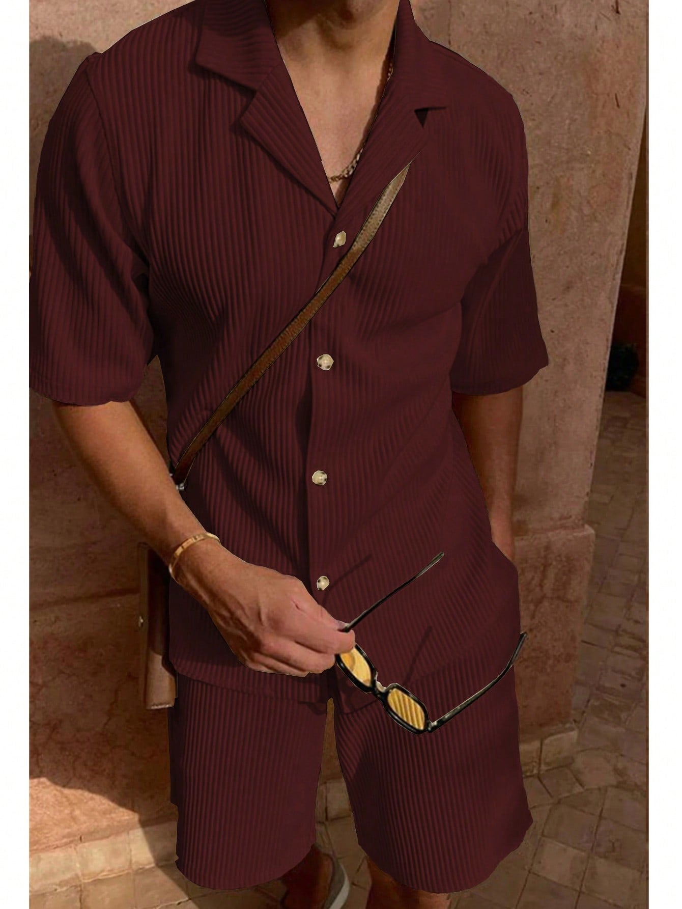 Conjunto Masculino Camisa Texturizada Gola Lapela E Shorts Com Cordão Vinho / PP Conjunto Masculino Camisa Texturizada