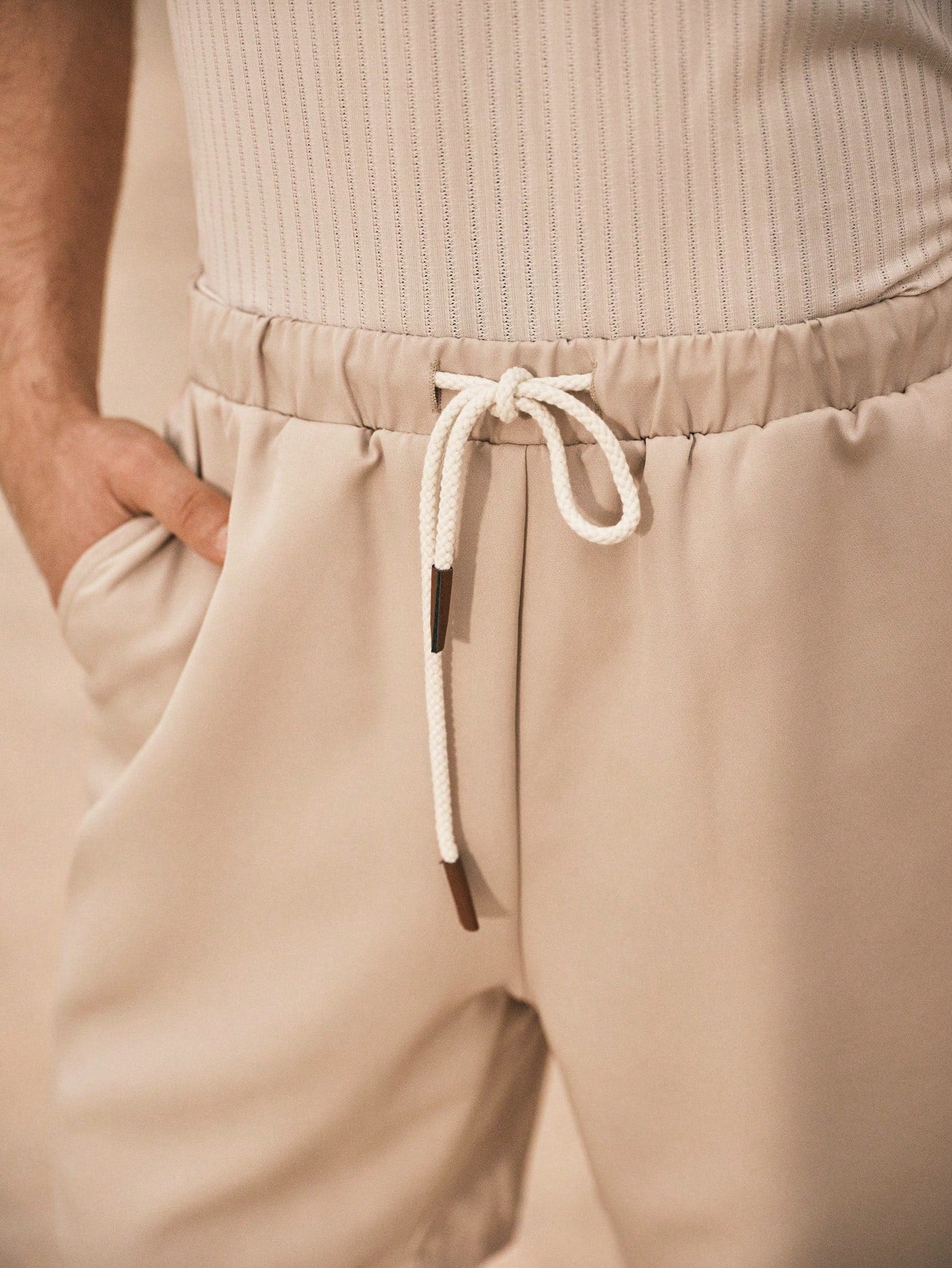 Shorts Masculino Casual Com Cós Elástico E Cordão Ajustável Shorts Masculino Casual Com Cós Elástico E Cordão Ajustável