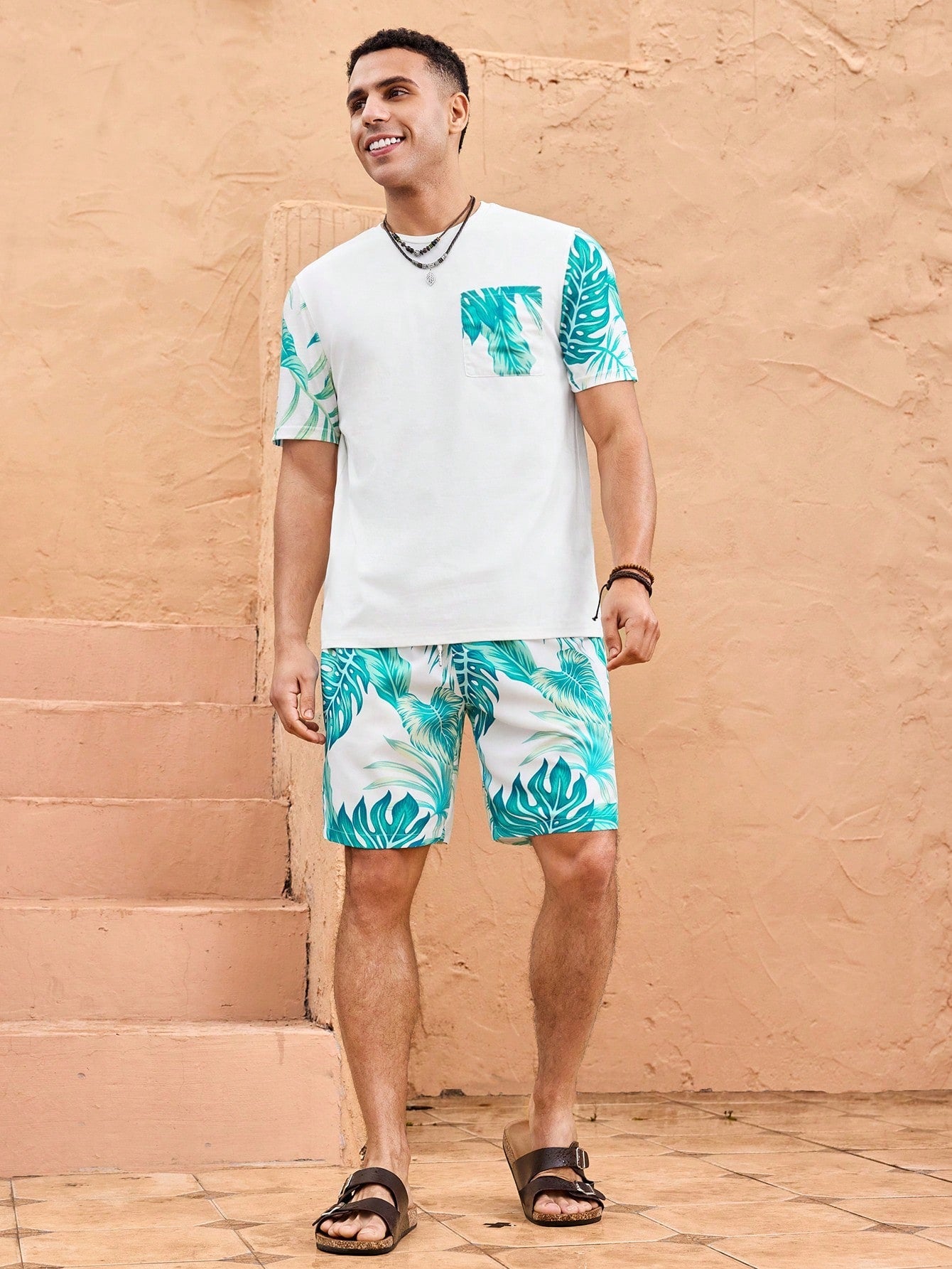 Camiseta Masculina Estampa Tropical Bolso Destacado Camiseta Masculina Estampa Tropical Bolso Destacado