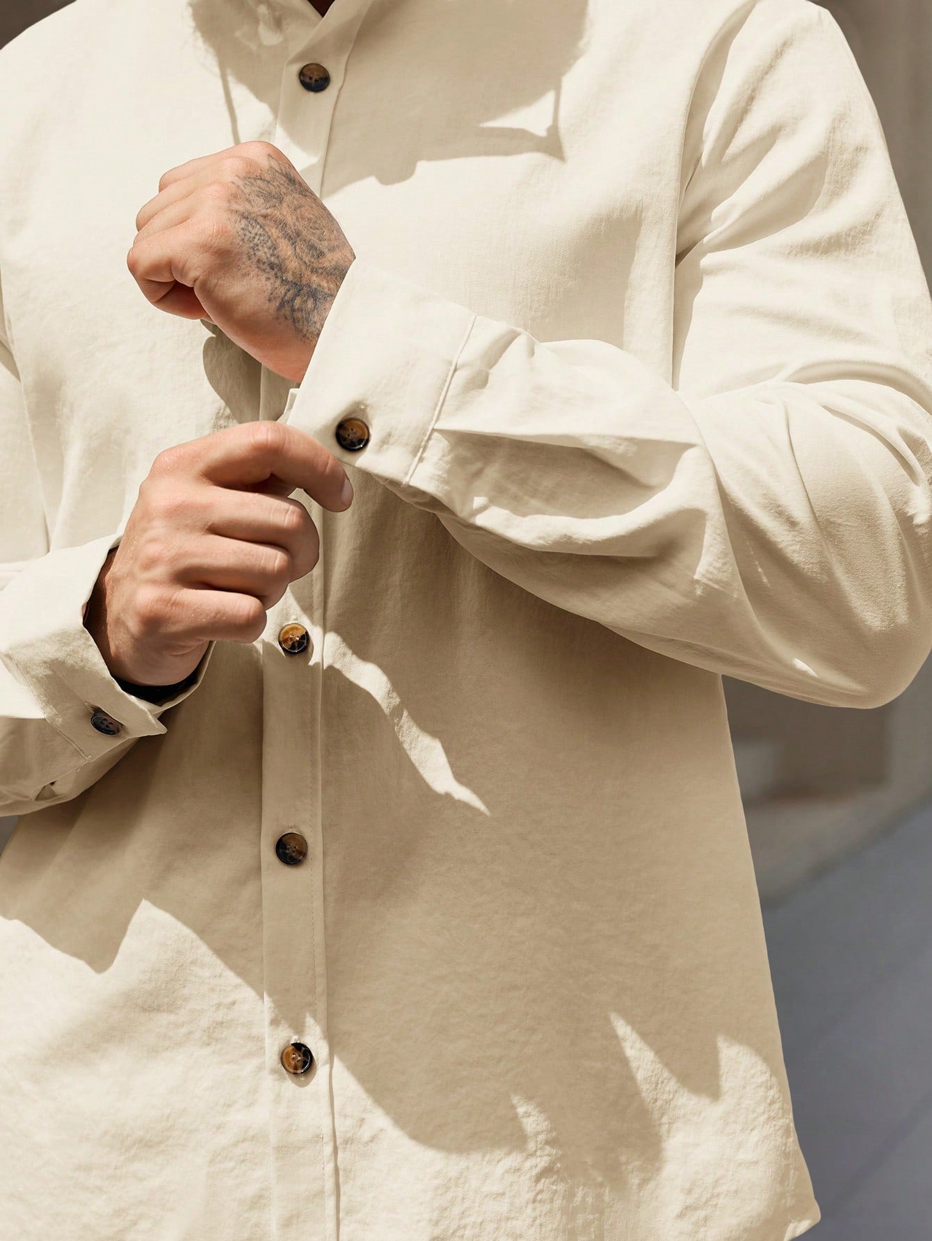 Conjunto Masculino Camisa De Botão E Calça Leve Minimalista Conjunto Masculino Camisa De Botão E Calça Leve Minimalista