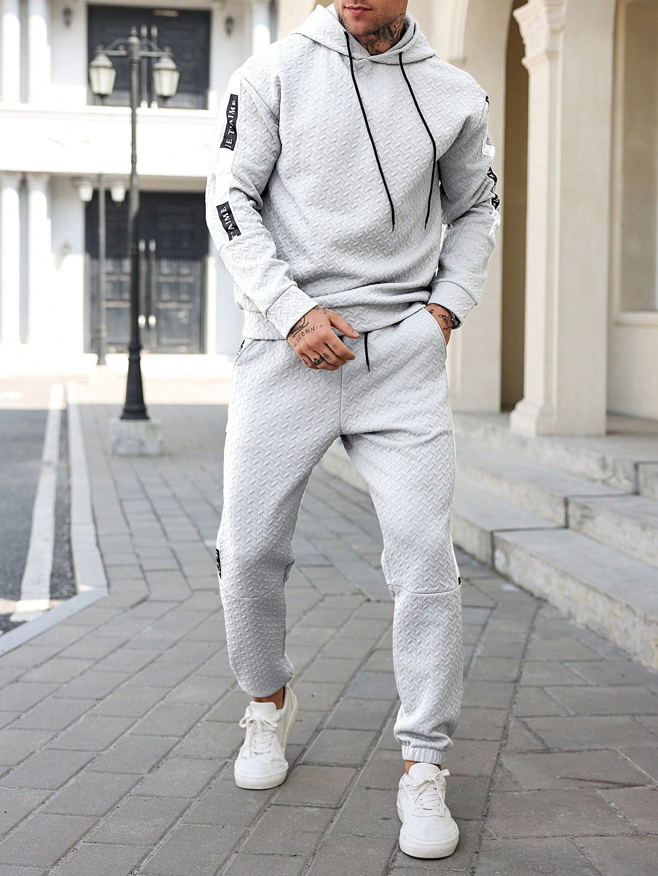 Conjunto Masculino Moletom Texturizado Com Detalhes Laterais Conjunto Masculino Moletom Texturizado Com Detalhes