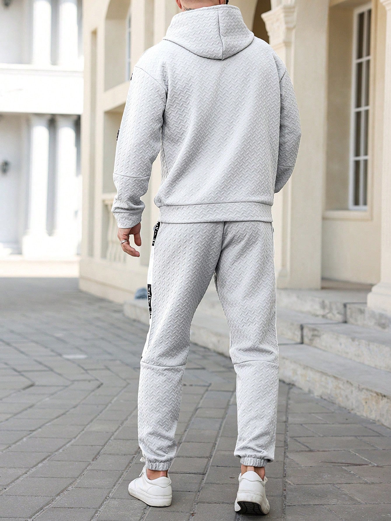 Conjunto Masculino Moletom Texturizado Com Detalhes Laterais Conjunto Masculino Moletom Texturizado Com Detalhes