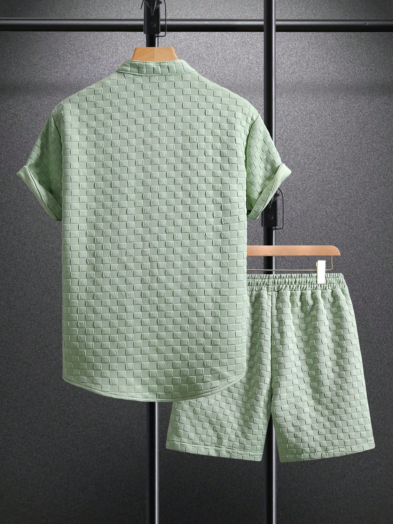 Conjunto Masculino Camisa Texturizada E Shorts Confortáveis Conjunto Masculino Camisa Texturizada E Shorts Confortáveis