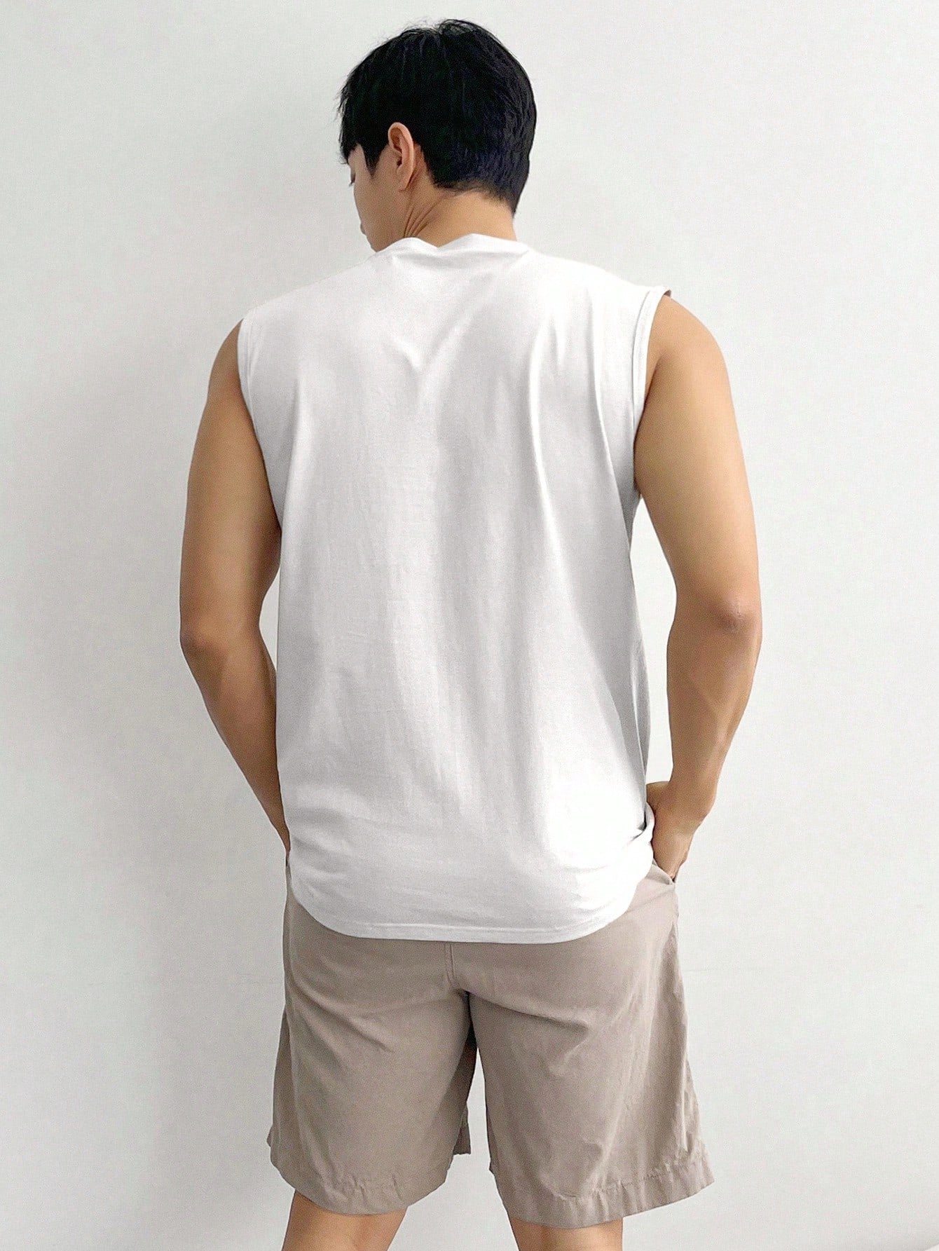 Camiseta Regata Masculina Estampa De Letras Gola Redonda Camiseta Regata Masculina Estampa De Letras Gola Redonda