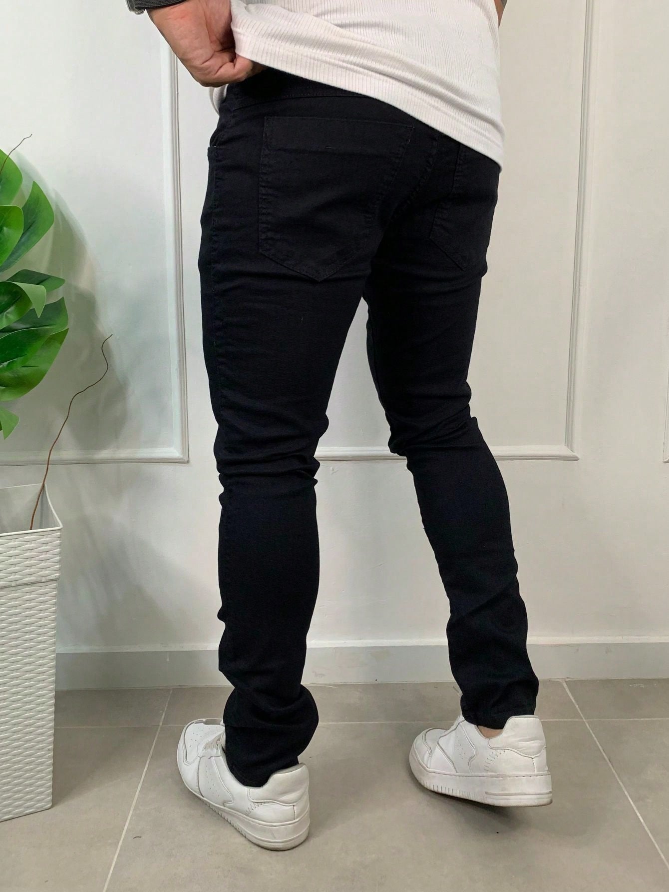 Calça Masculina Social Slim Fit Em Jeans Com Corte Ajustado Calça Masculina Social Slim Fit Em Jeans Com Corte Ajustado