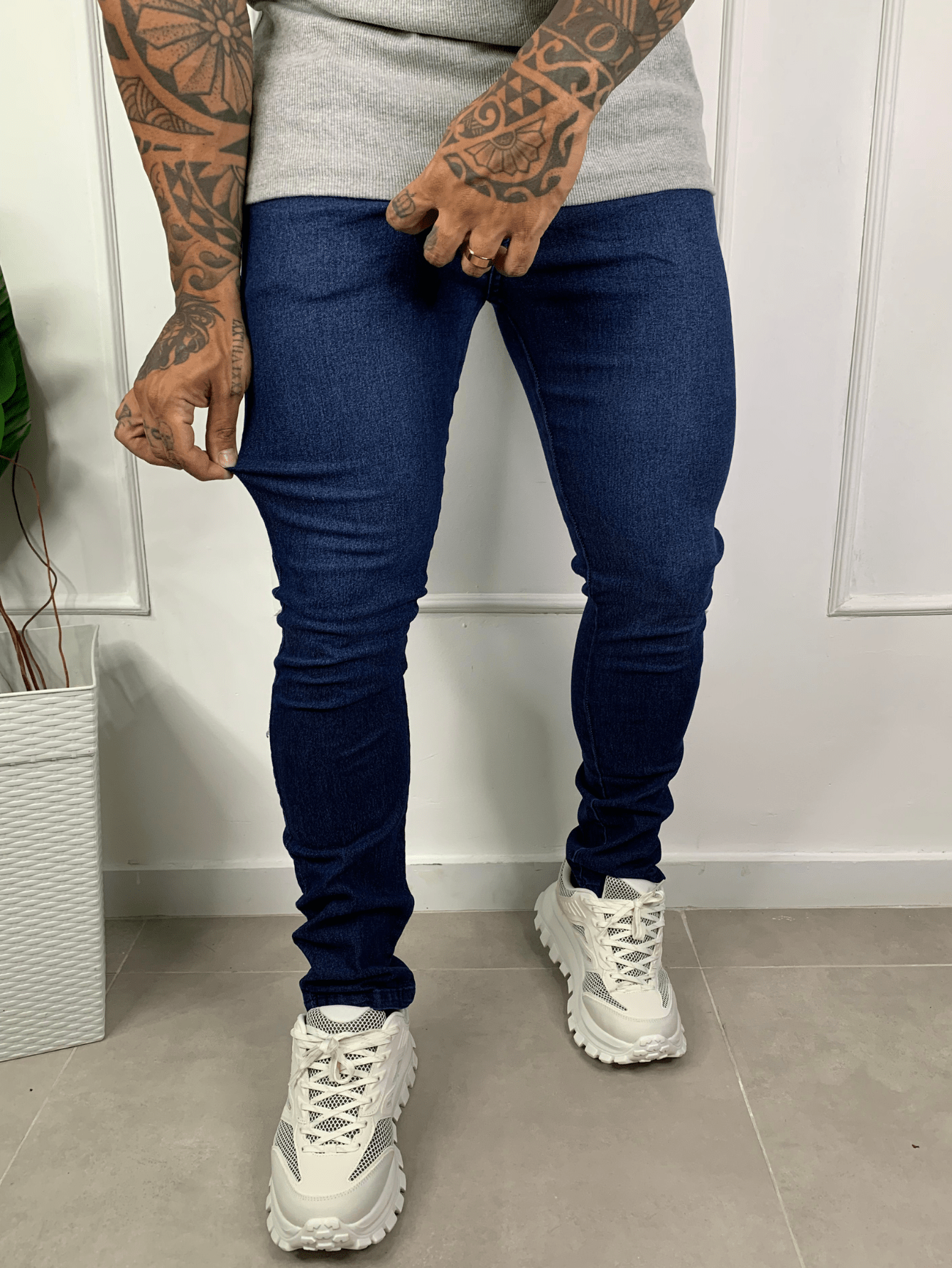 Calça Masculina Social Slim Fit Em Jeans Com Corte Ajustado Lavagem Escura / PP Calça Masculina Social Slim Fit Em