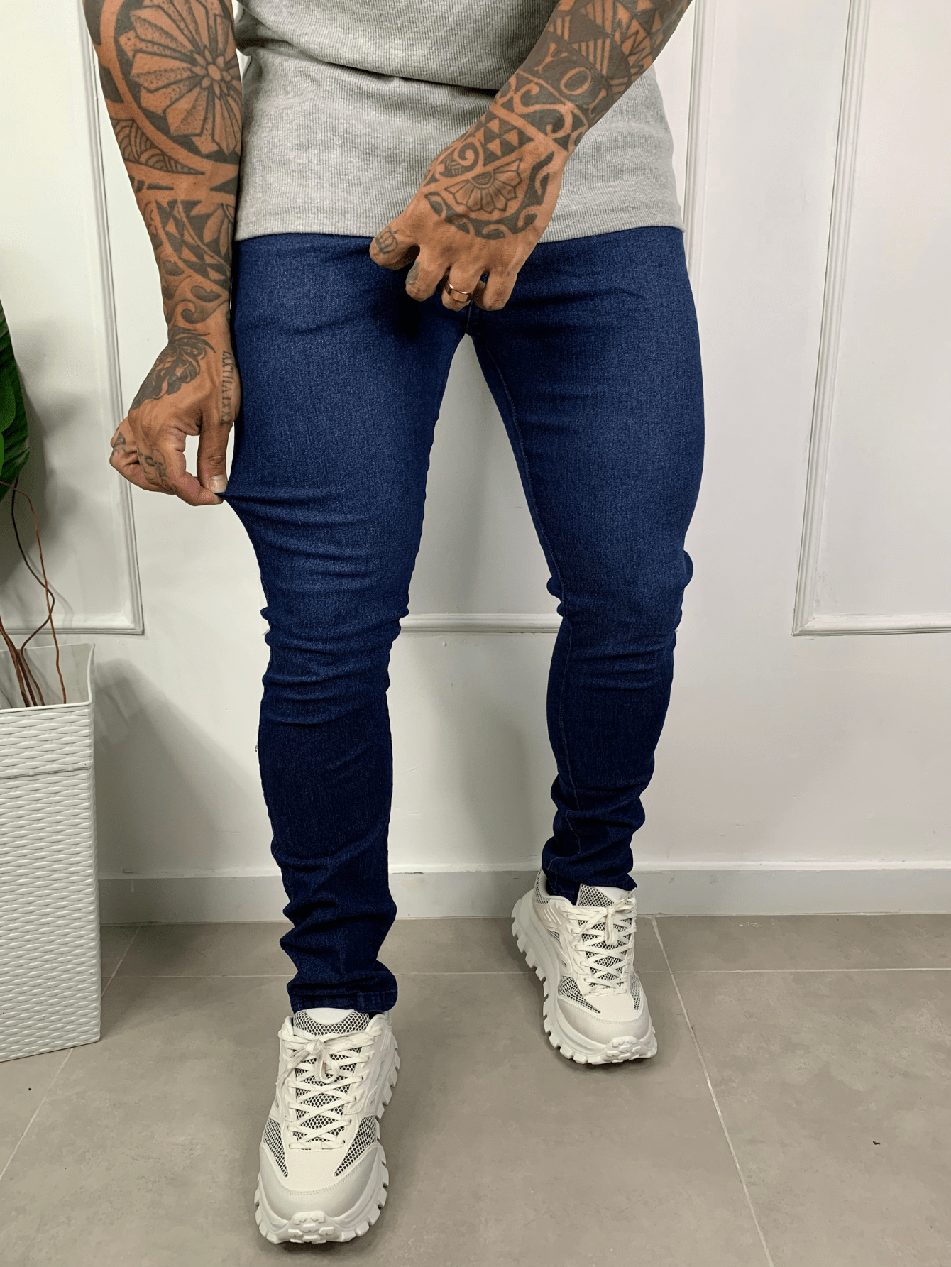 Calça Masculina Social Slim Fit Em Jeans Com Corte Ajustado Calça Masculina Social Slim Fit Em Jeans Com Corte Ajustado