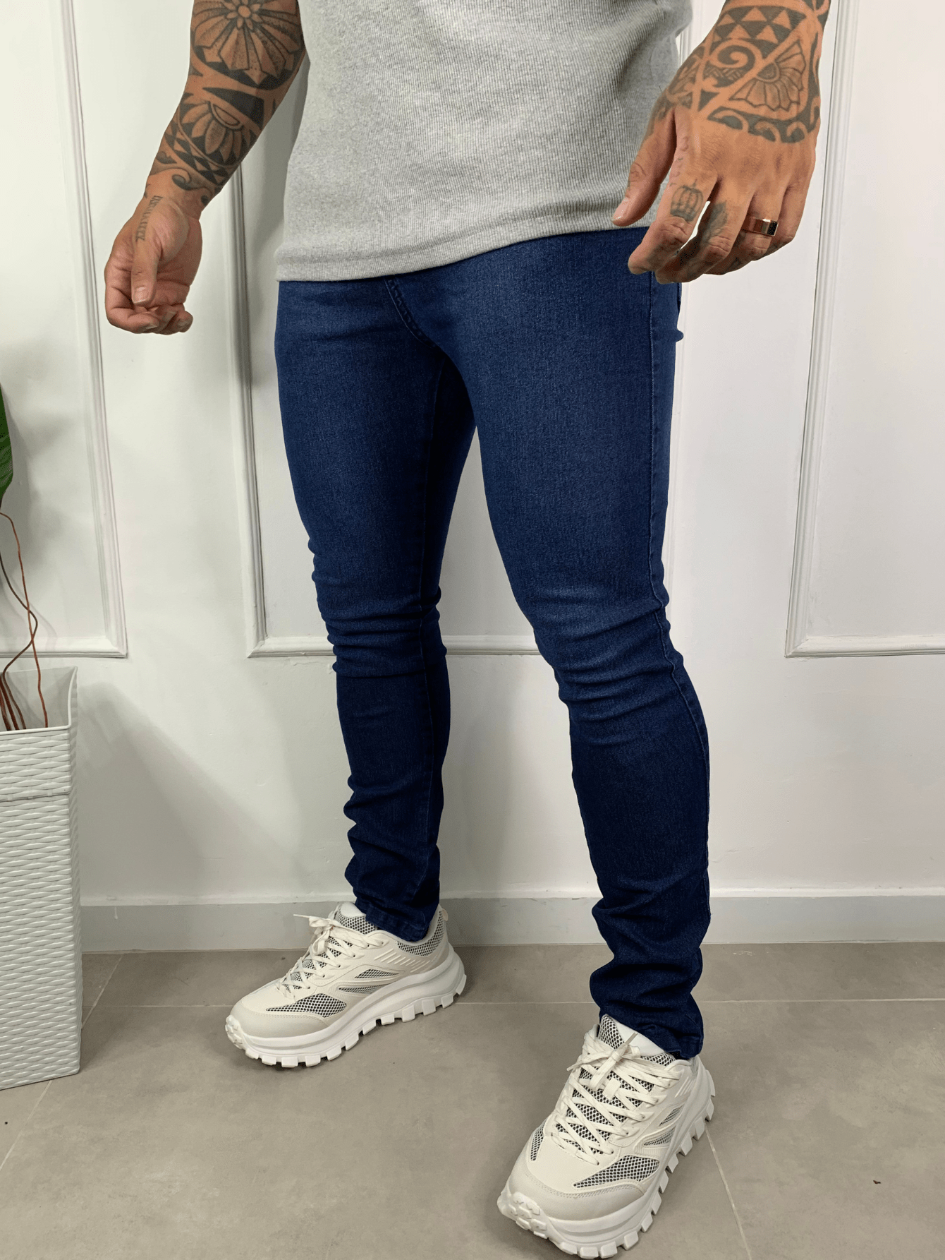 Calça Masculina Social Slim Fit Em Jeans Com Corte Ajustado Calça Masculina Social Slim Fit Em Jeans Com Corte Ajustado