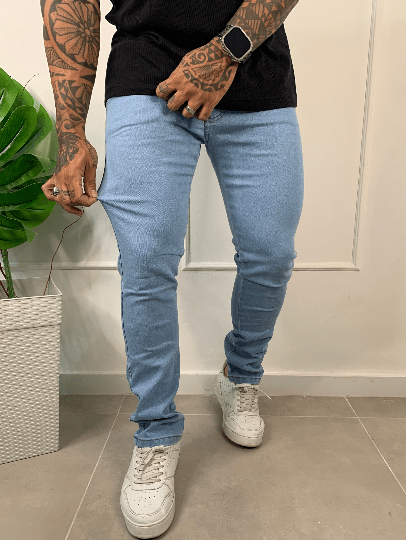 Calça Masculina Social Slim Fit Em Jeans Com Corte Ajustado Lavagem Clara / PP Calça Masculina Social Slim Fit Em Jeans