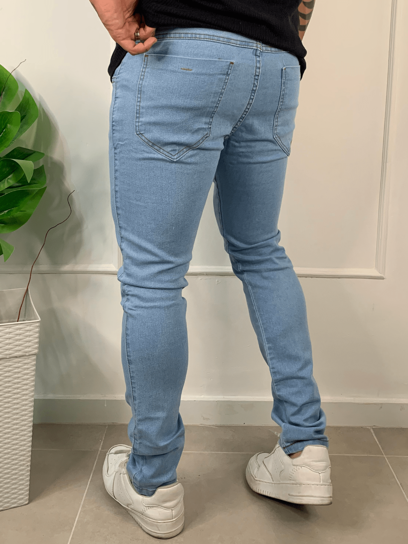 Calça Masculina Social Slim Fit Em Jeans Com Corte Ajustado Calça Masculina Social Slim Fit Em Jeans Com Corte Ajustado