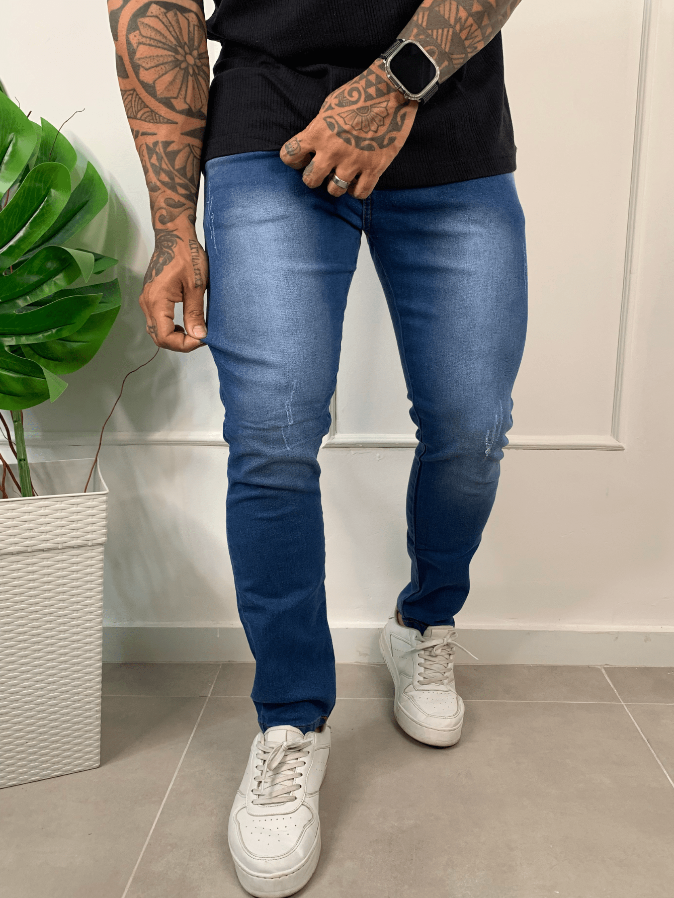 Calça Masculina Social Slim Fit Em Jeans Com Corte Ajustado Lavagem Média / PP Calça Masculina Social Slim Fit Em Jeans