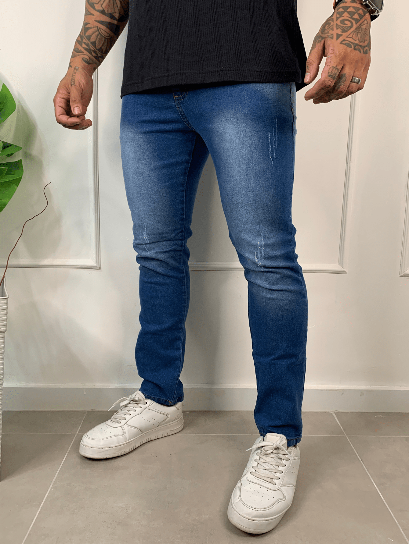 Calça Masculina Social Slim Fit Em Jeans Com Corte Ajustado Calça Masculina Social Slim Fit Em Jeans Com Corte Ajustado