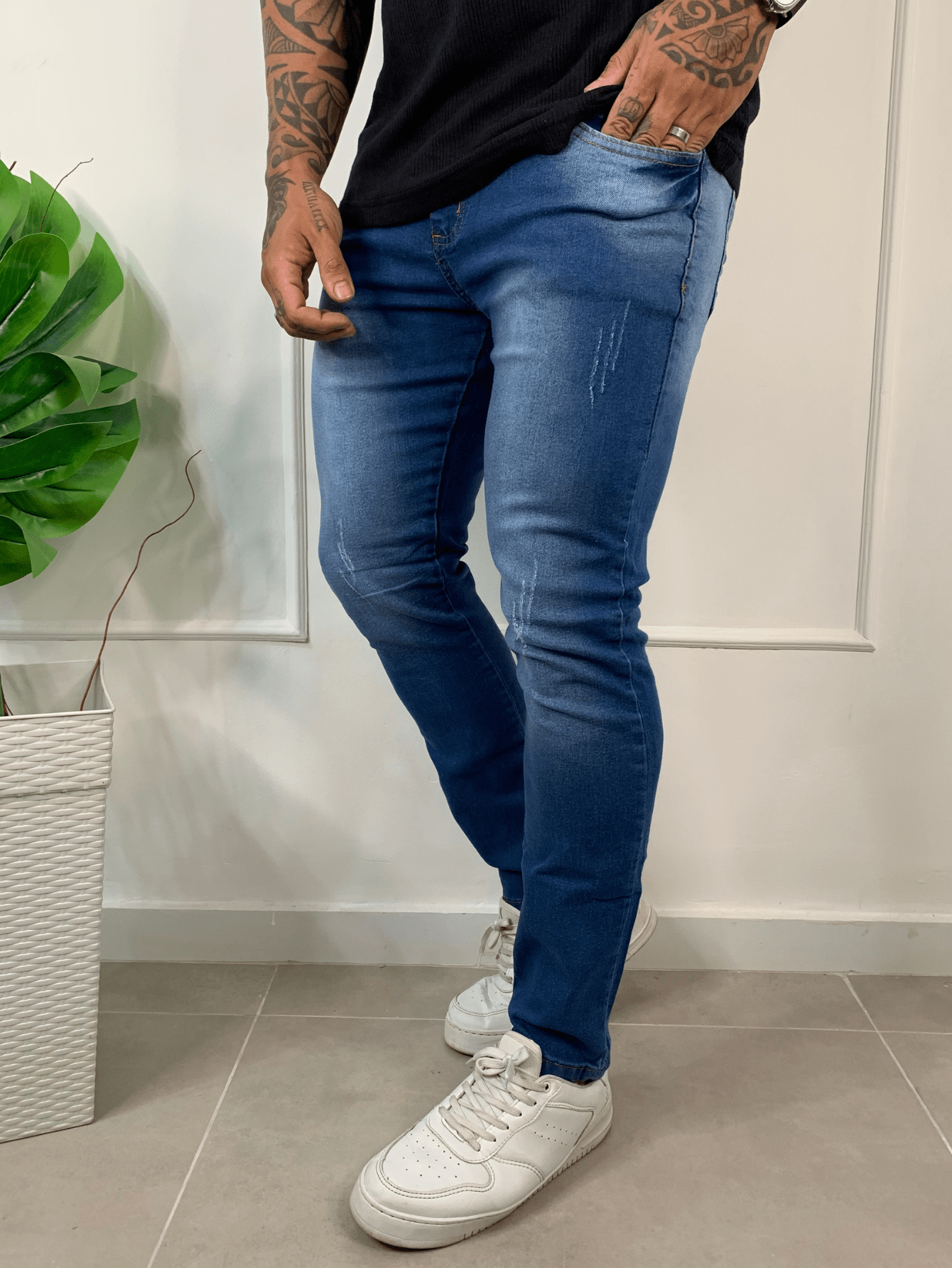 Calça Masculina Social Slim Fit Em Jeans Com Corte Ajustado Calça Masculina Social Slim Fit Em Jeans Com Corte Ajustado