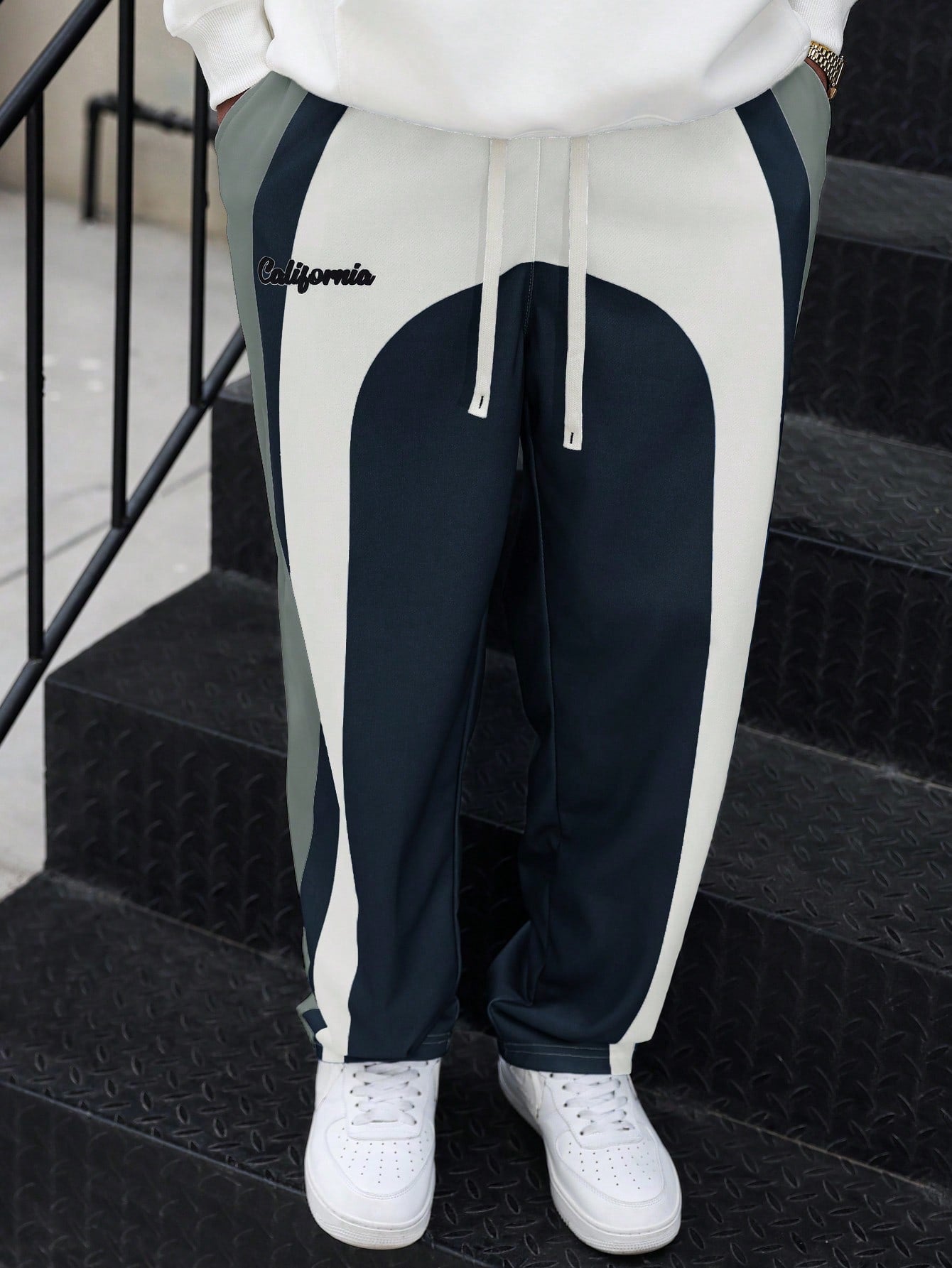 Calça Masculina Jogger Estampada Com Design Geométrico Moderno Calça Masculina Jogger Estampada Com Design Geométrico