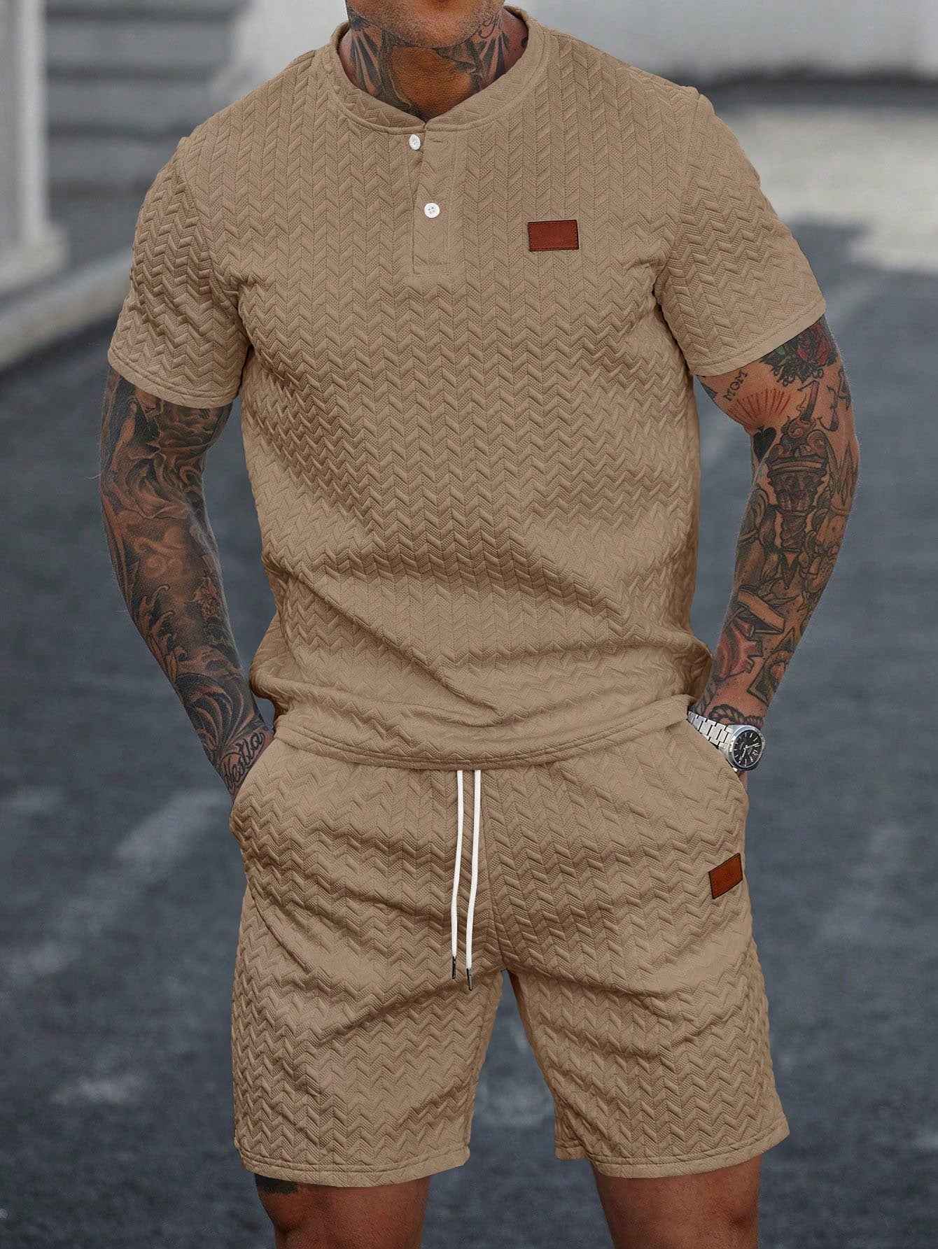 Conjunto Masculino Camiseta Com Aplicação E Shorts Com Bolso Caqui / PP Conjunto Masculino Camiseta Com Aplicação E