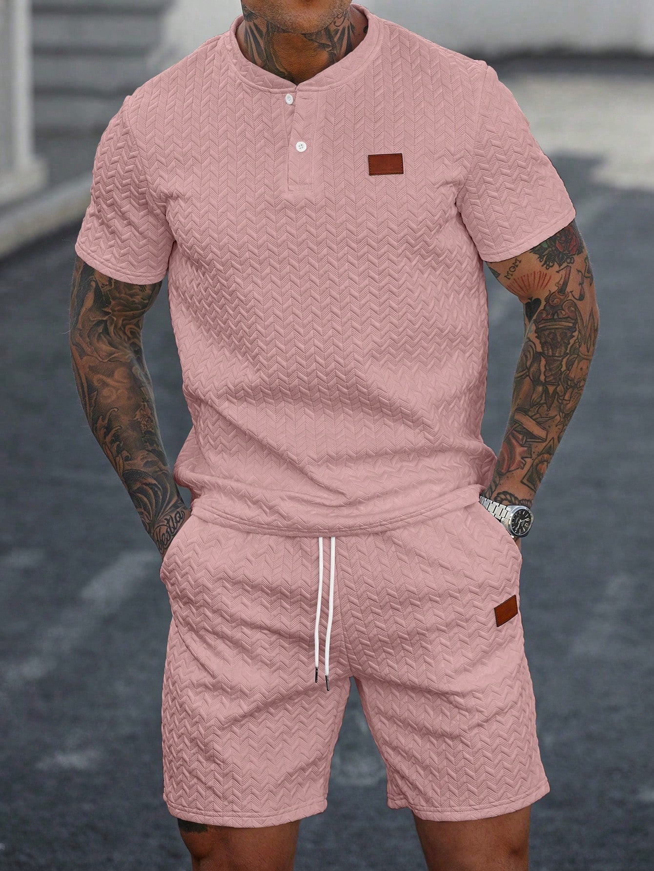 Conjunto Masculino Camiseta Com Aplicação E Shorts Com Bolso Rosa / PP Conjunto Masculino Camiseta Com Aplicação E