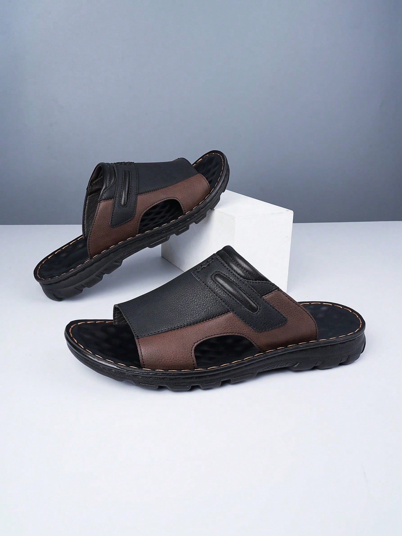 Chinelo Masculino Slide Retrô Leve Estilo Casual Verão Chinelo Masculino Slide Retrô Leve Estilo Casual Verão