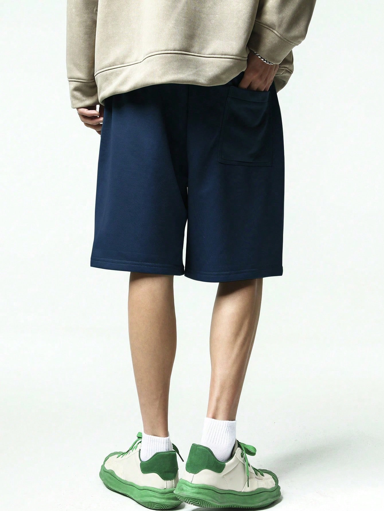 Shorts Masculino Oversized Detalhes Bordados E Cintura Ajustável Shorts Masculino Oversized Detalhes Bordados E Cintura