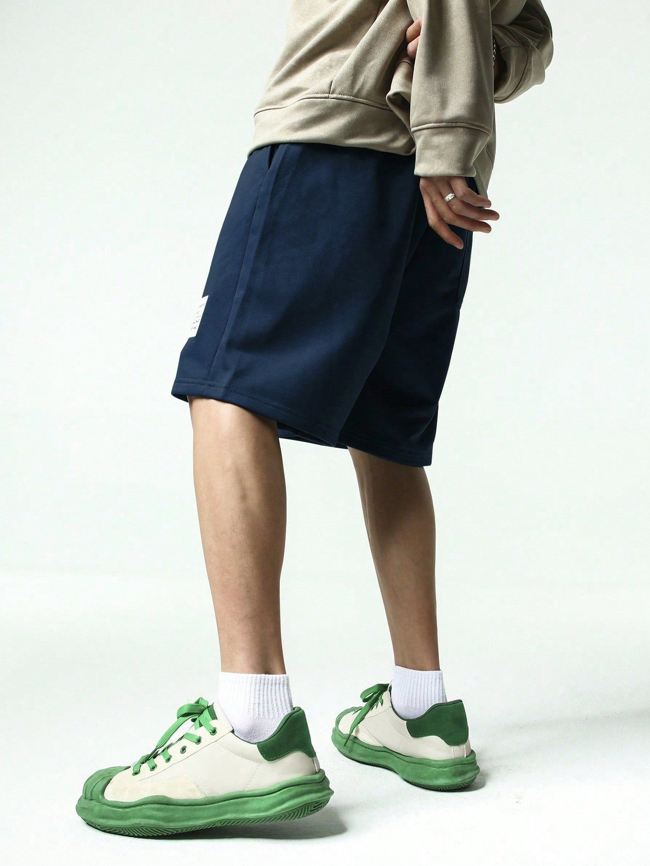 Shorts Masculino Oversized Detalhes Bordados E Cintura Ajustável Shorts Masculino Oversized Detalhes Bordados E Cintura