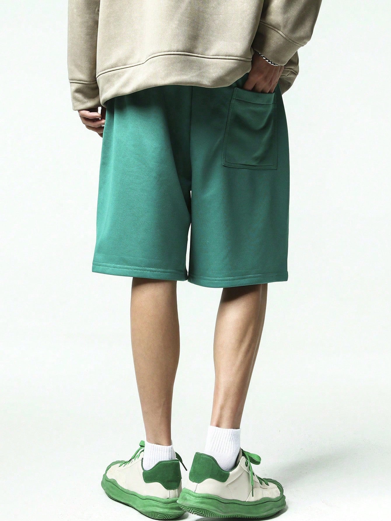 Shorts Masculino Oversized Detalhes Bordados E Cintura Ajustável Shorts Masculino Oversized Detalhes Bordados E Cintura