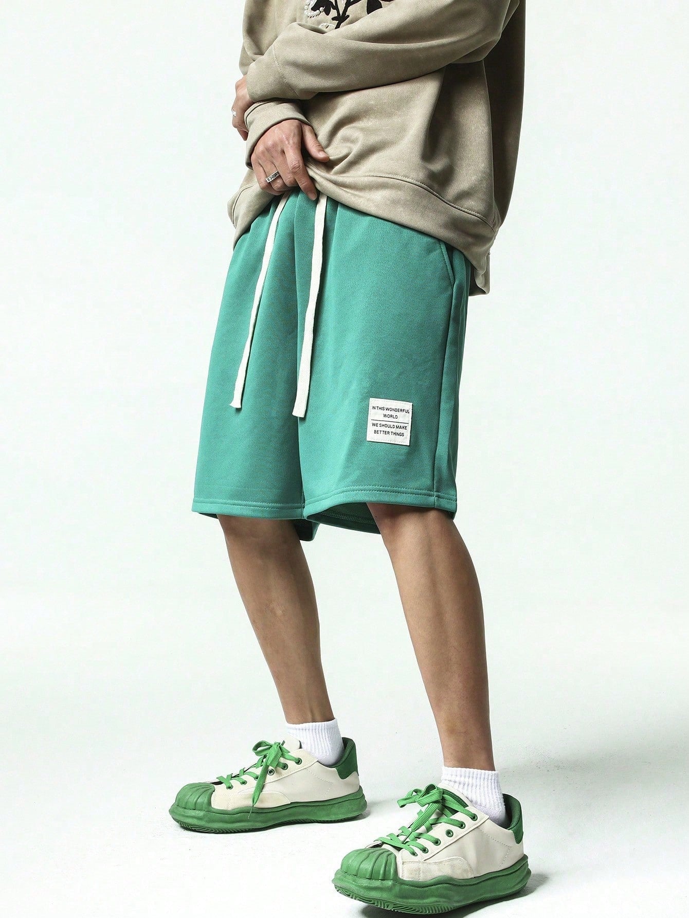 Shorts Masculino Oversized Detalhes Bordados E Cintura Ajustável Shorts Masculino Oversized Detalhes Bordados E Cintura