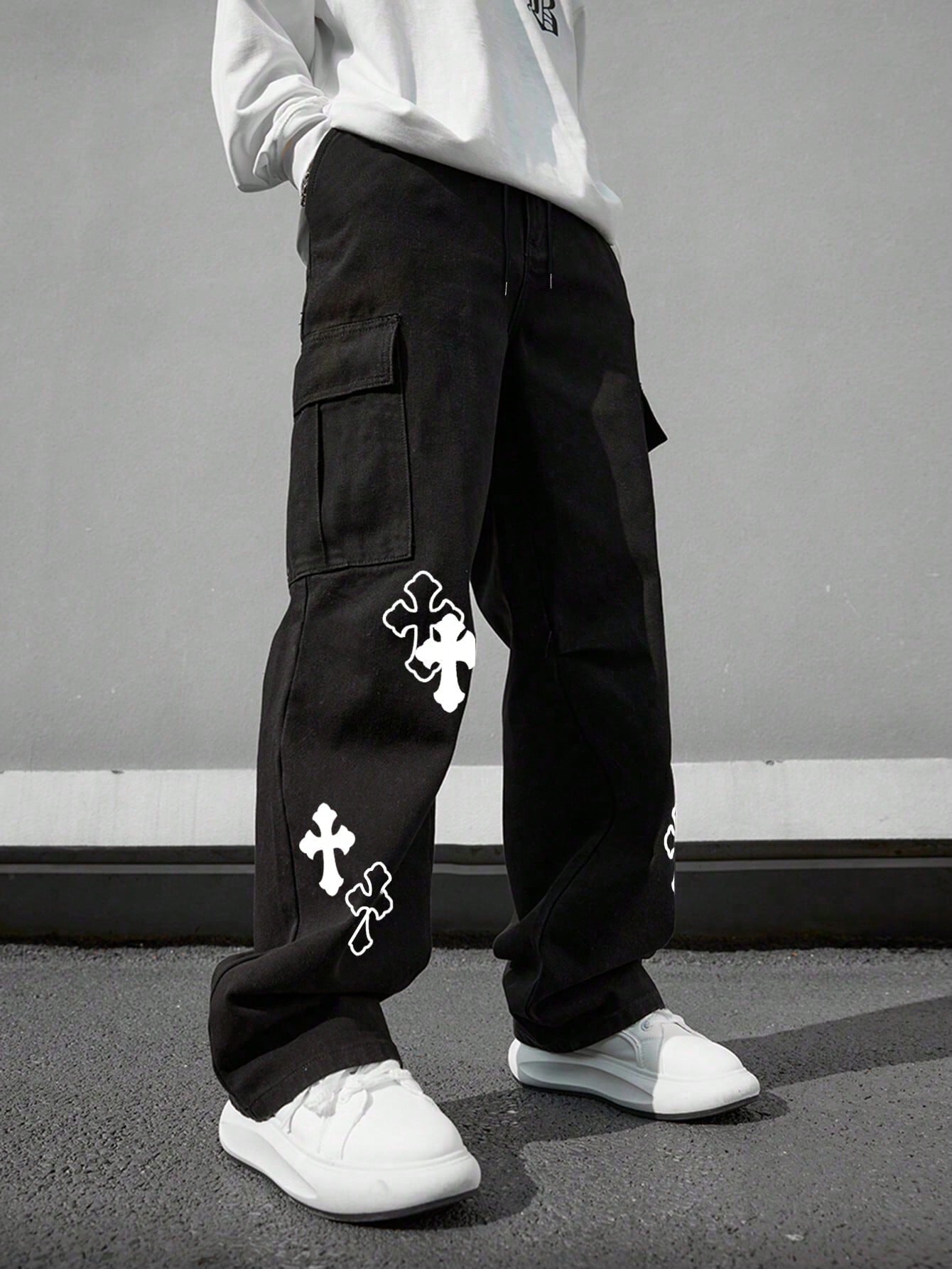 Calça Masculina Cargo Oversized Com Estampa De Cruz Calça Masculina Cargo Oversized Com Estampa De Cruz