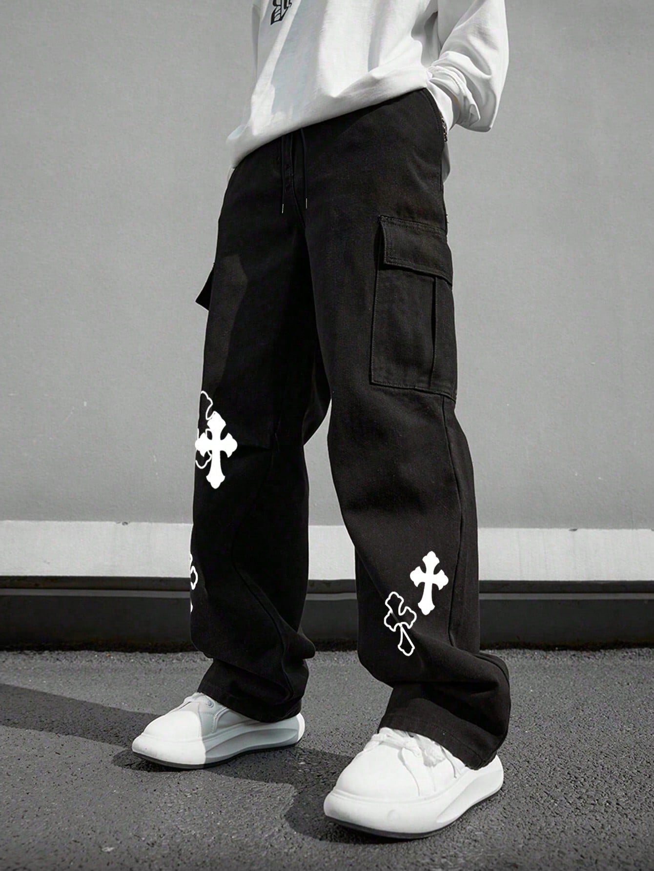 Calça Masculina Cargo Oversized Com Estampa De Cruz Calça Masculina Cargo Oversized Com Estampa De Cruz