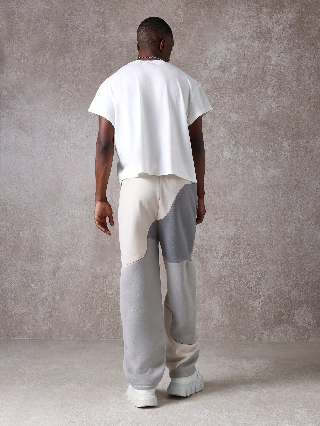 Calça Masculina Jogger Com Recortes Esportivos Urbanos Calça Masculina Jogger Com Recortes Esportivos Urbanos