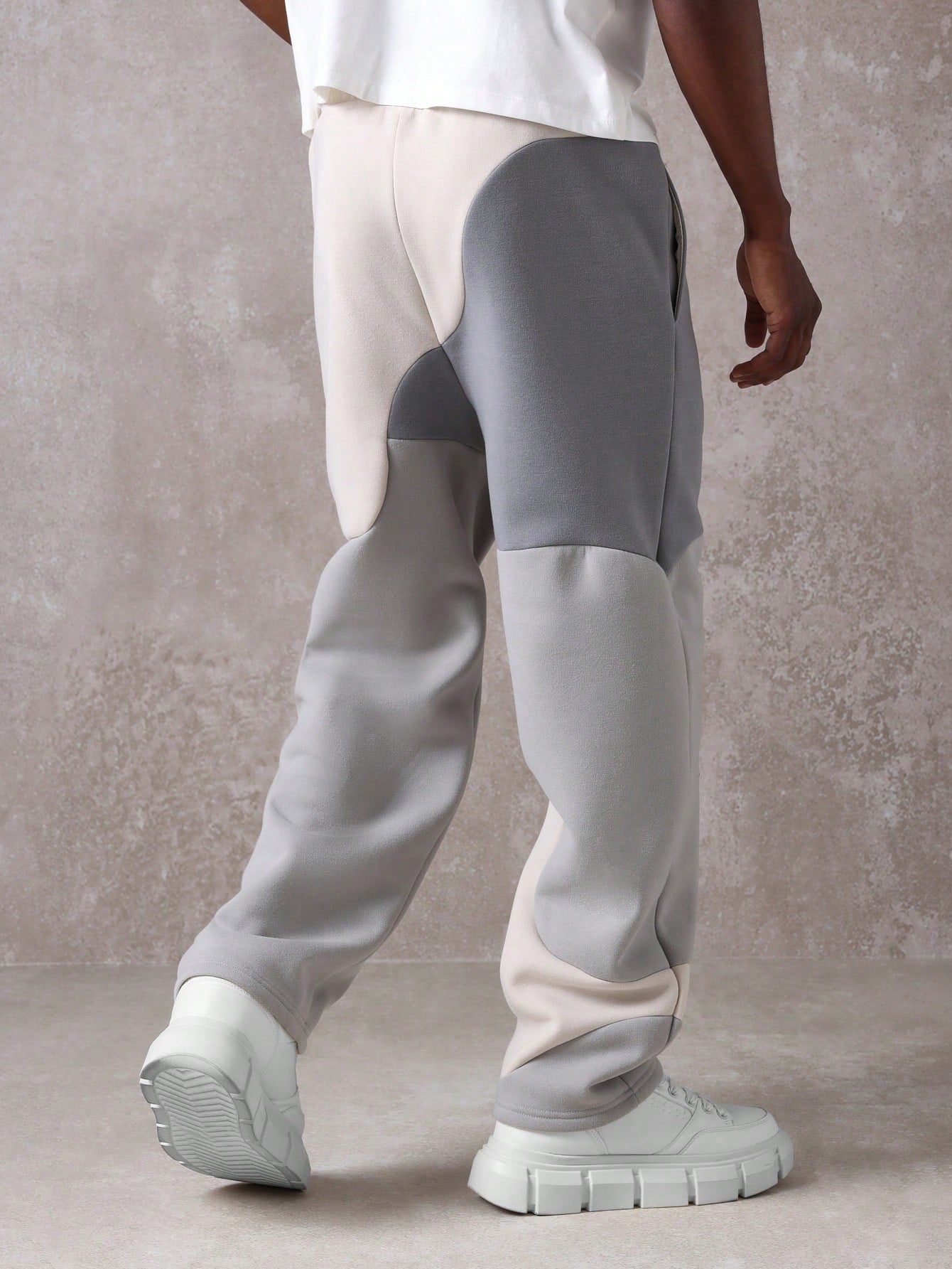 Calça Masculina Jogger Com Recortes Esportivos Urbanos Calça Masculina Jogger Com Recortes Esportivos Urbanos