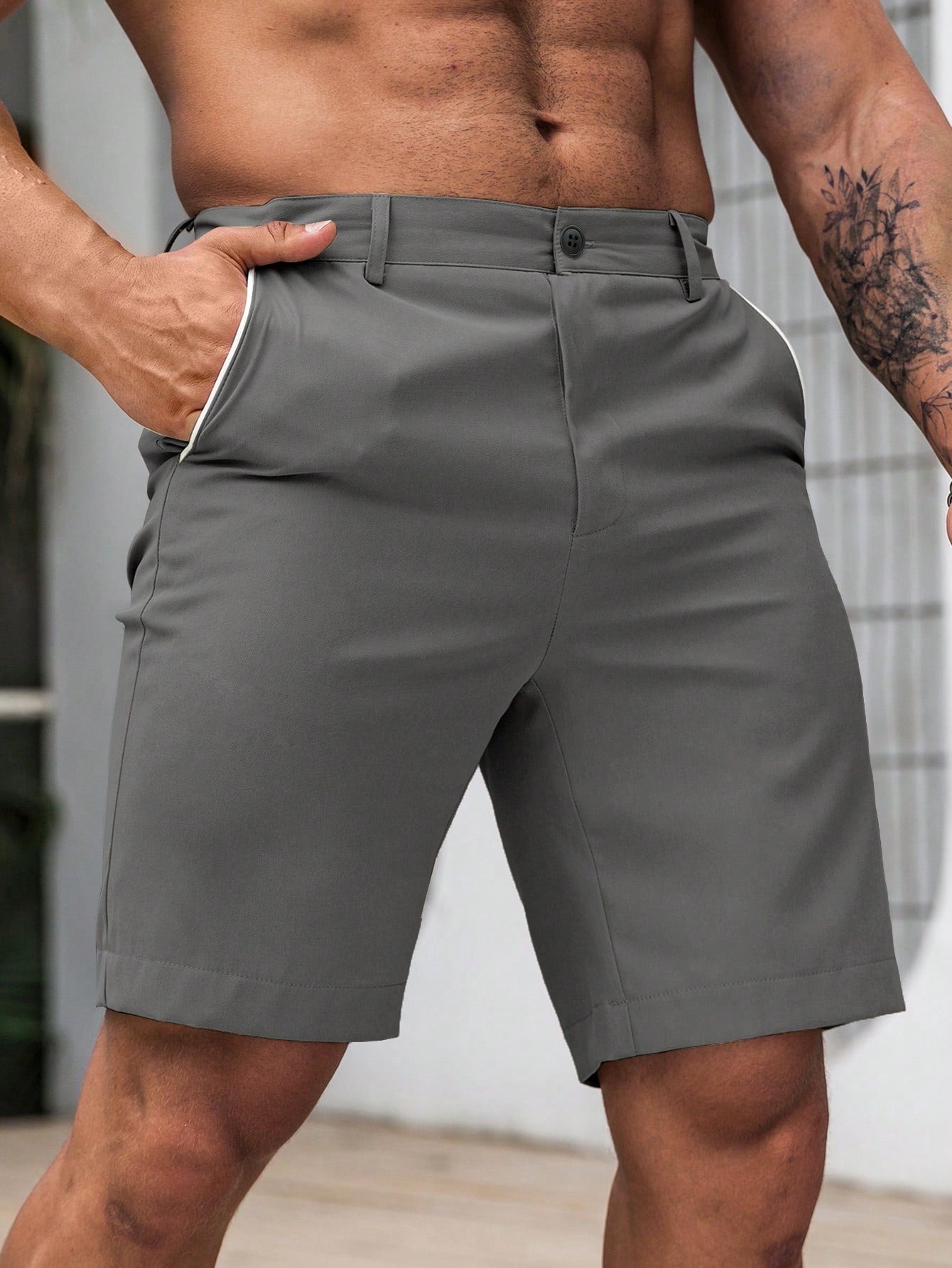 Bermuda Masculina Casual Com Acabamento Refinado Cinza / PP Bermuda Masculina Casual Com Acabamento Refinado