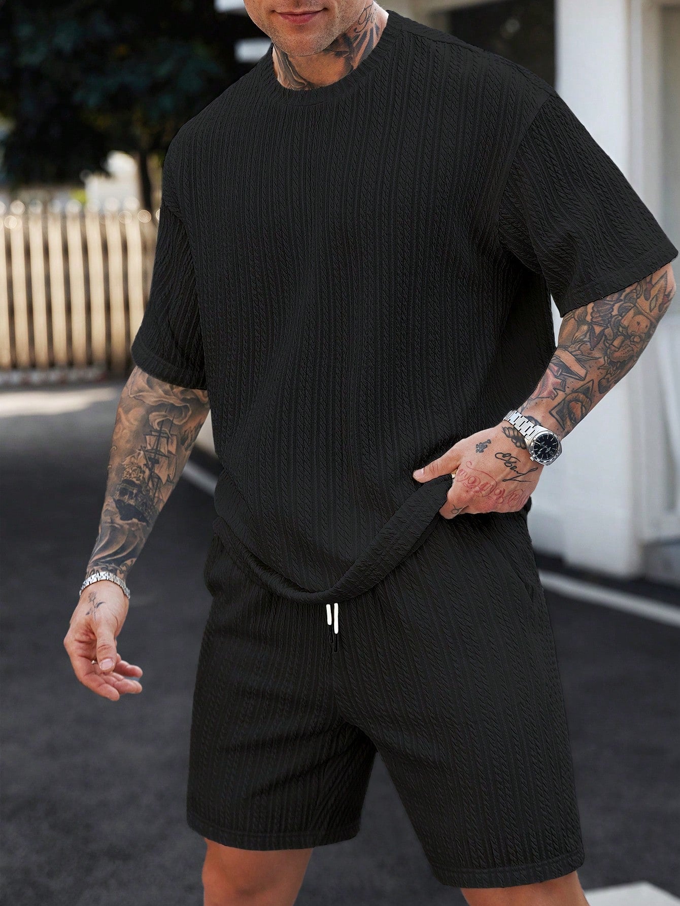 Conjunto Masculino Camiseta Texturizada Ombro Caído E Shorts Casuais Preto / PP Conjunto Masculino Camiseta Texturizada