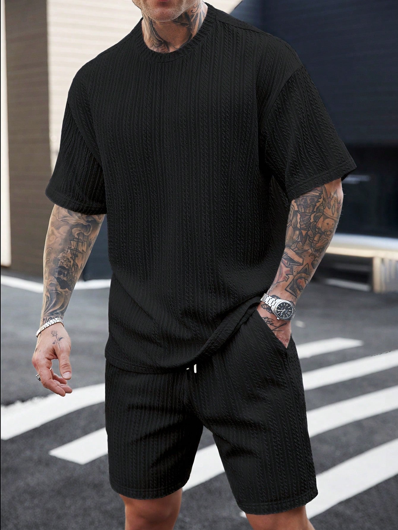 Conjunto Masculino Camiseta Texturizada Ombro Caído E Shorts Casuais Conjunto Masculino Camiseta Texturizada Ombro