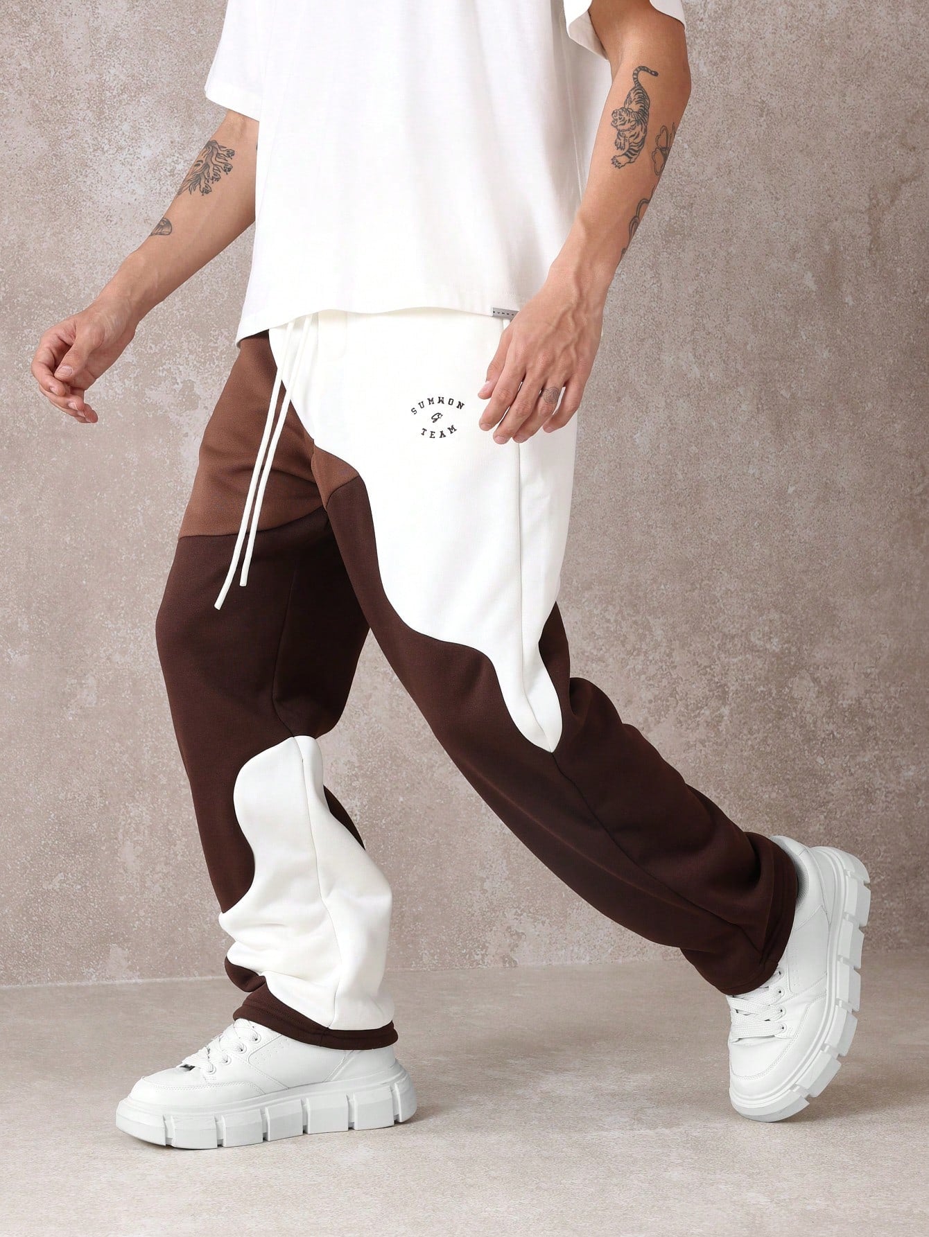 Calça Masculina Jogger Com Recortes Esportivos Urbanos Calça Masculina Jogger Com Recortes Esportivos Urbanos