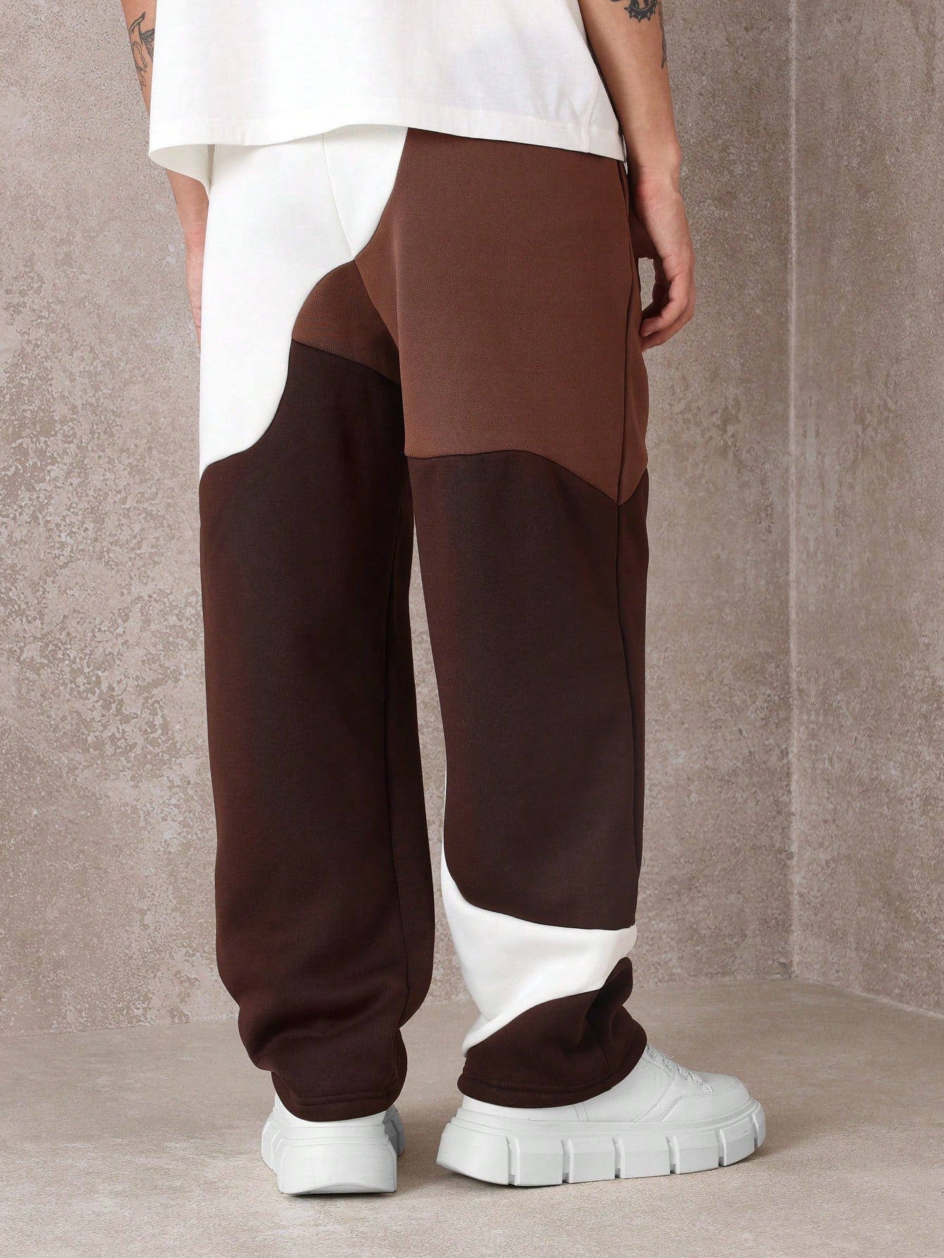 Calça Masculina Jogger Com Recortes Esportivos Urbanos Calça Masculina Jogger Com Recortes Esportivos Urbanos