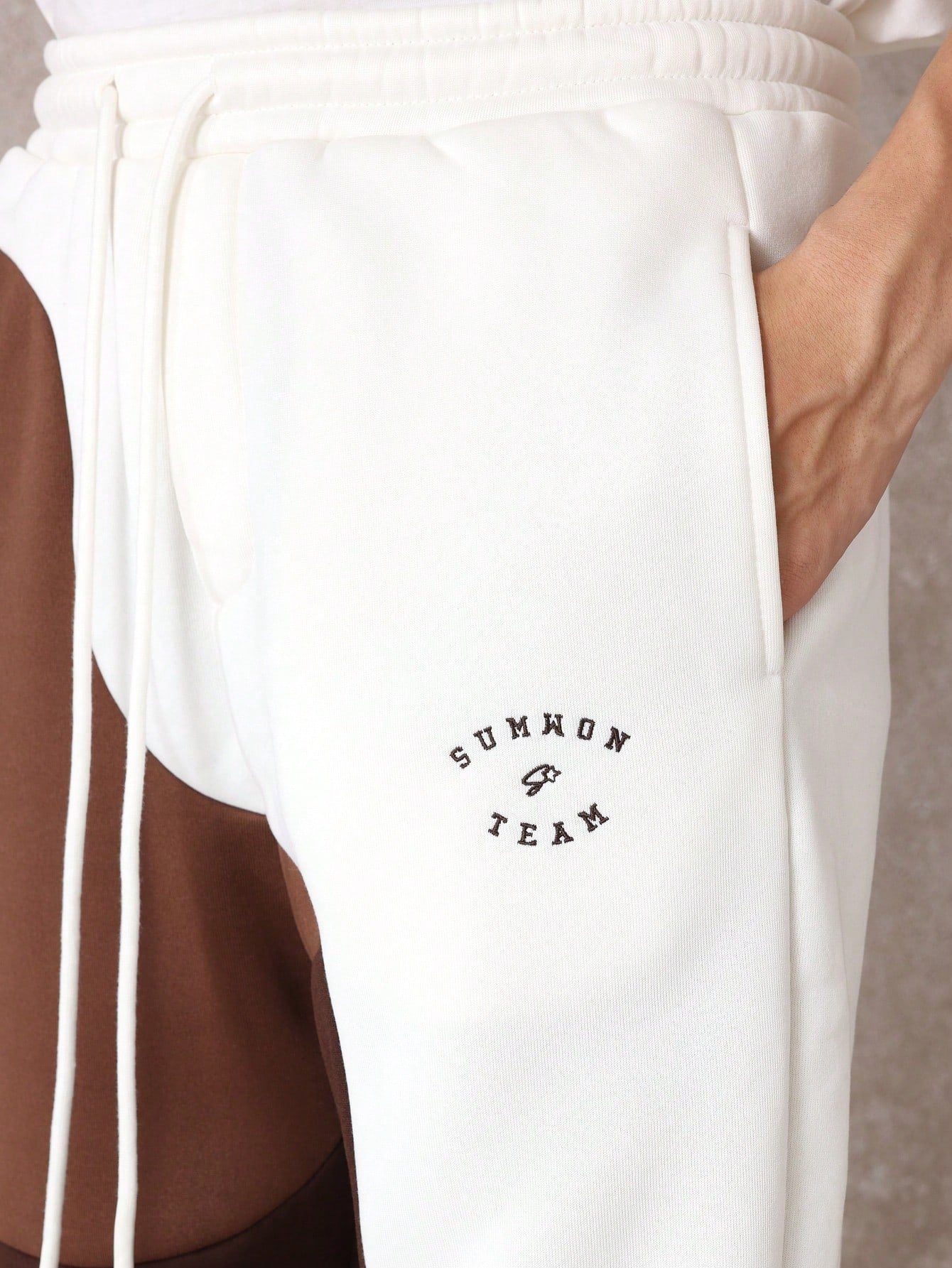 Calça Masculina Jogger Com Recortes Esportivos Urbanos Calça Masculina Jogger Com Recortes Esportivos Urbanos