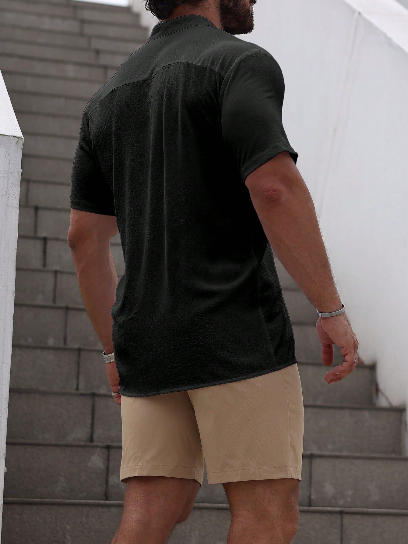 Camisa Masculina Gola Padre Detalhe Minimalista Botões Elegantes Camisa Masculina Gola Padre Detalhe Minimalista Botões