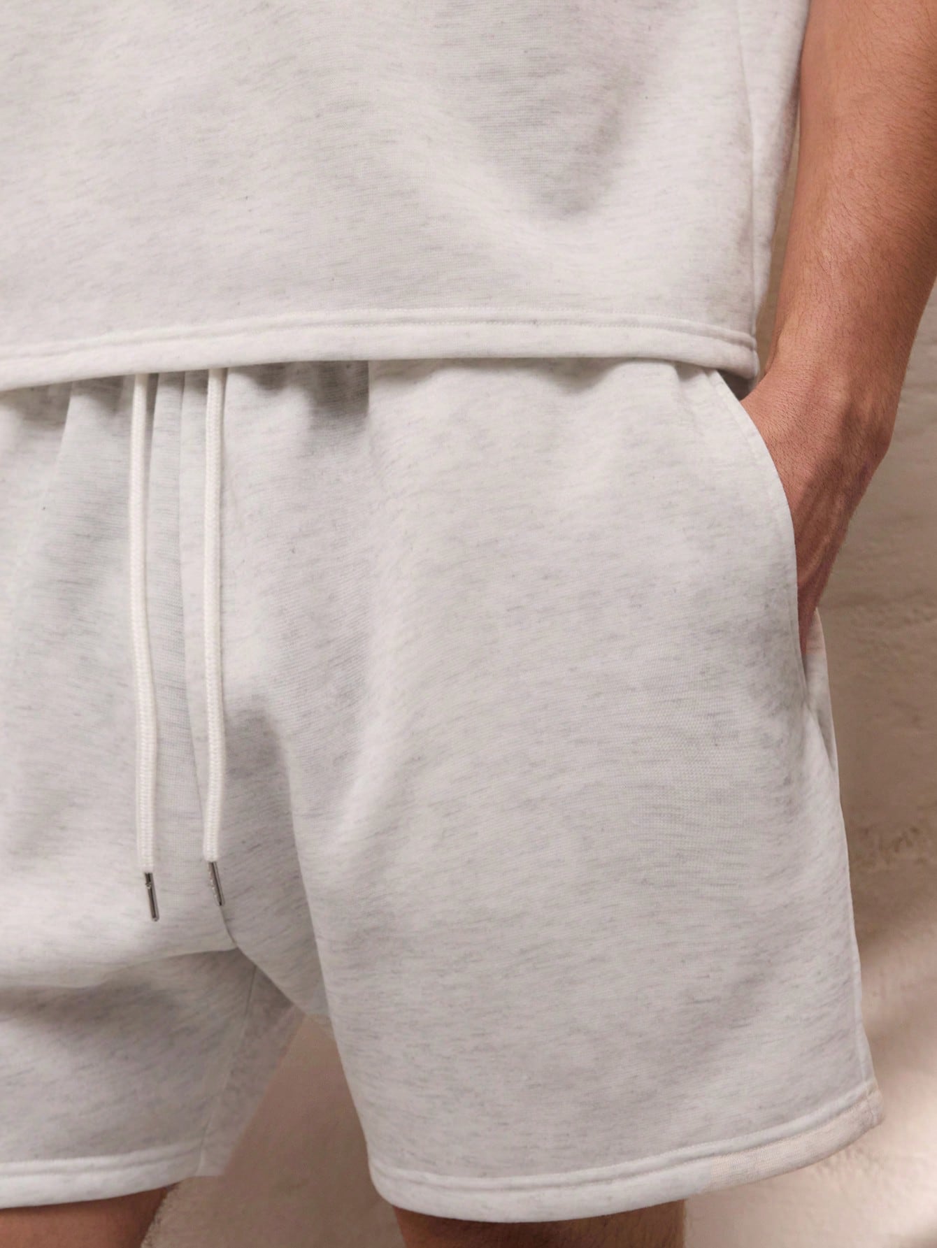 Conjunto Masculino Regata Tricotada Decote V E Shorts Cós Ajustável Conjunto Masculino Regata Tricotada Decote V E