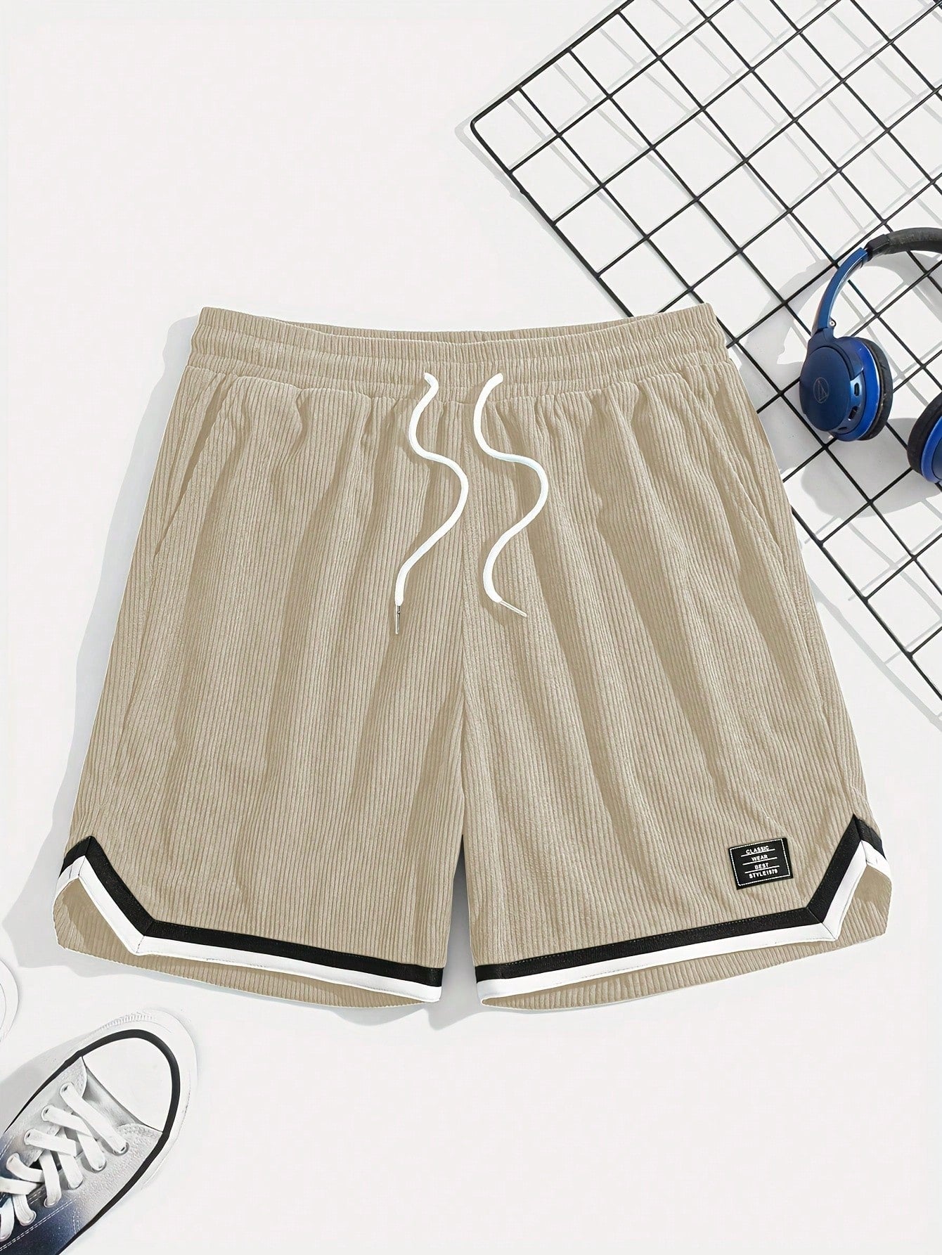Shorts Masculino Em Veludo Cotelê Com Detalhes Contrastantes Shorts Masculino Em Veludo Cotelê Com Detalhes