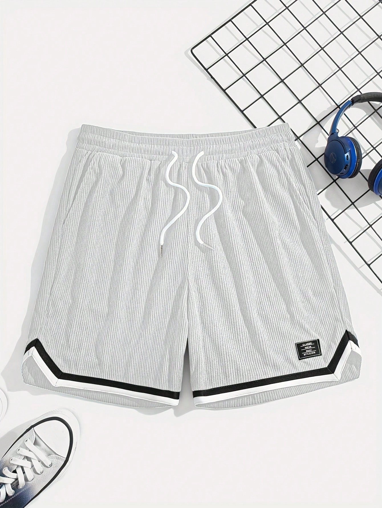 Shorts Masculino Em Veludo Cotelê Com Detalhes Contrastantes Shorts Masculino Em Veludo Cotelê Com Detalhes