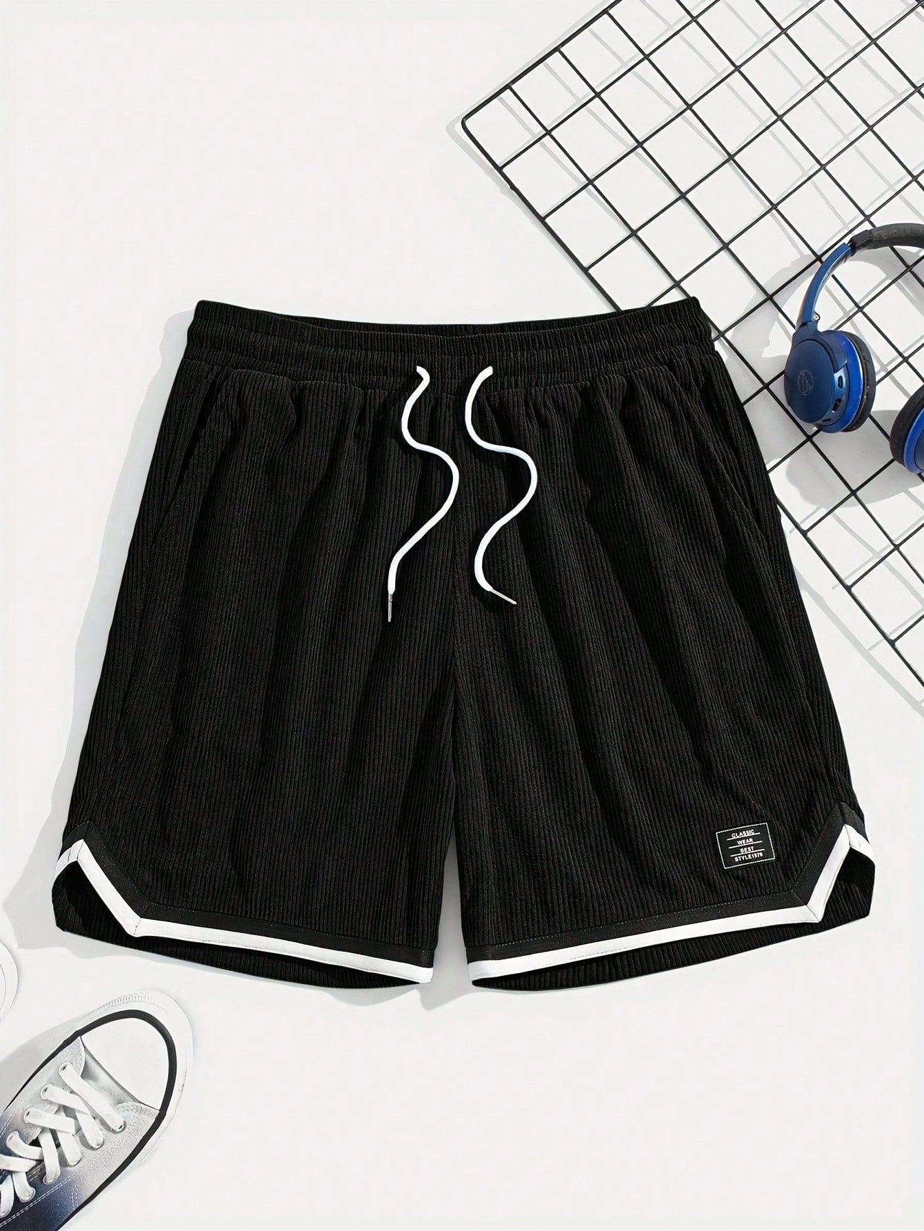 Shorts Masculino Em Veludo Cotelê Com Detalhes Contrastantes Shorts Masculino Em Veludo Cotelê Com Detalhes