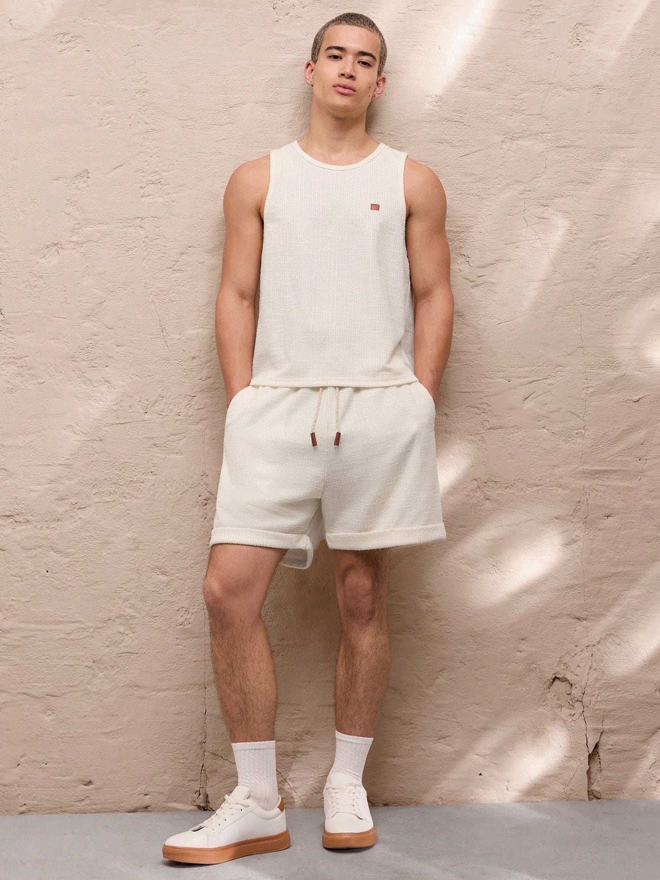 Conjunto Masculino Regata Em Malha E Shorts Cós Elástico Conjunto Masculino Regata Em Malha E Shorts Cós Elástico